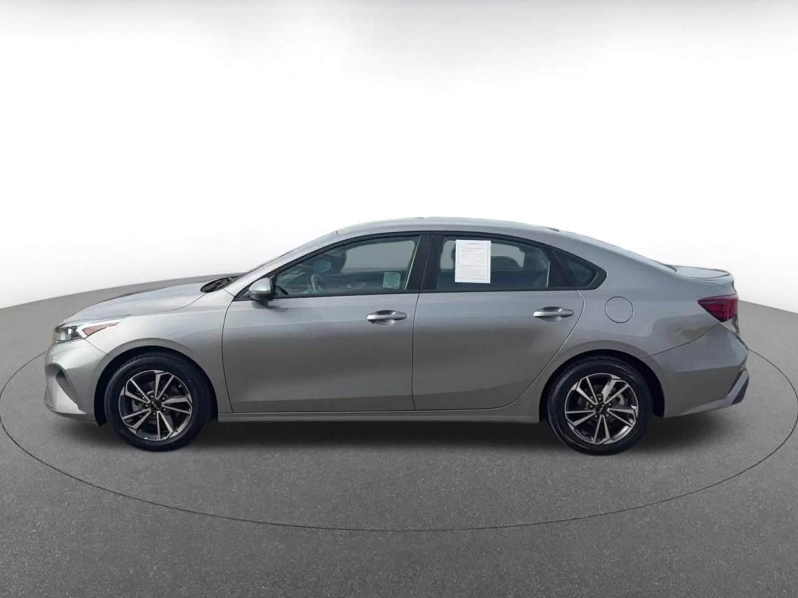 Thumbnail: 2023 Kia Forte - 9