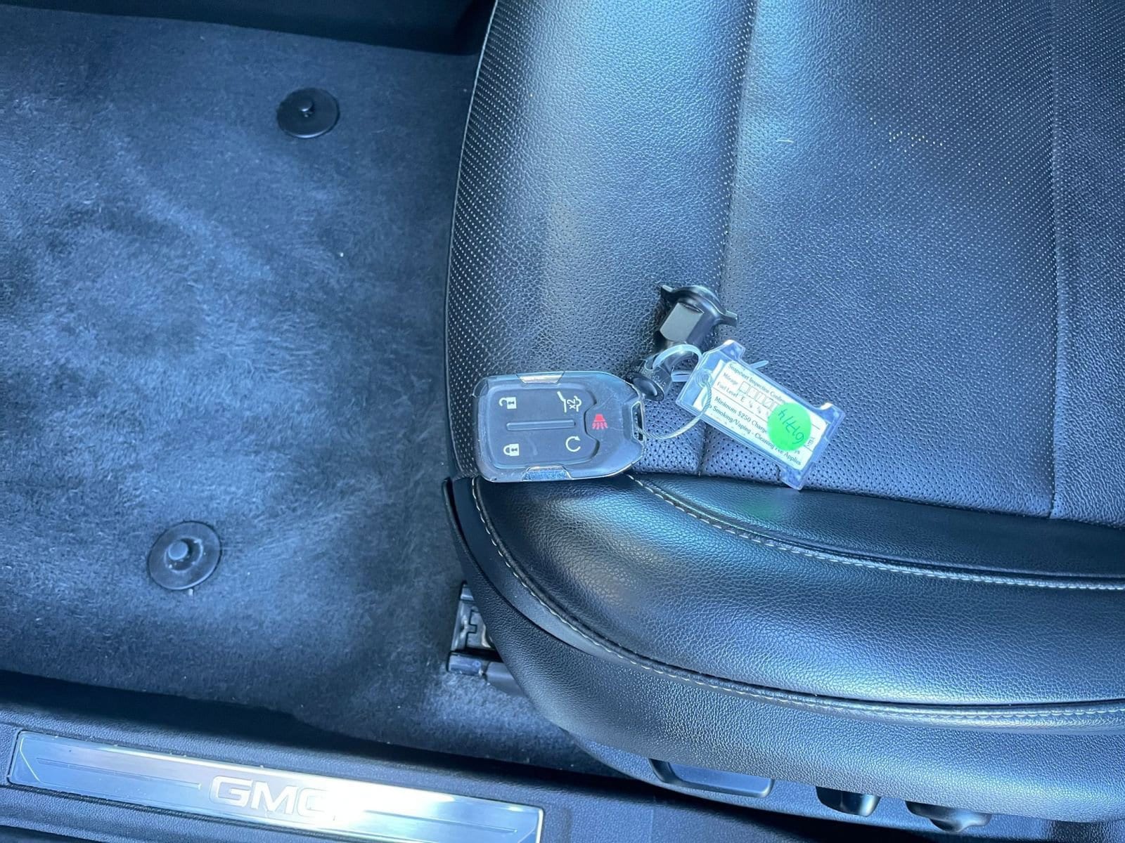 Thumbnail: 2023 GMC Acadia - 21