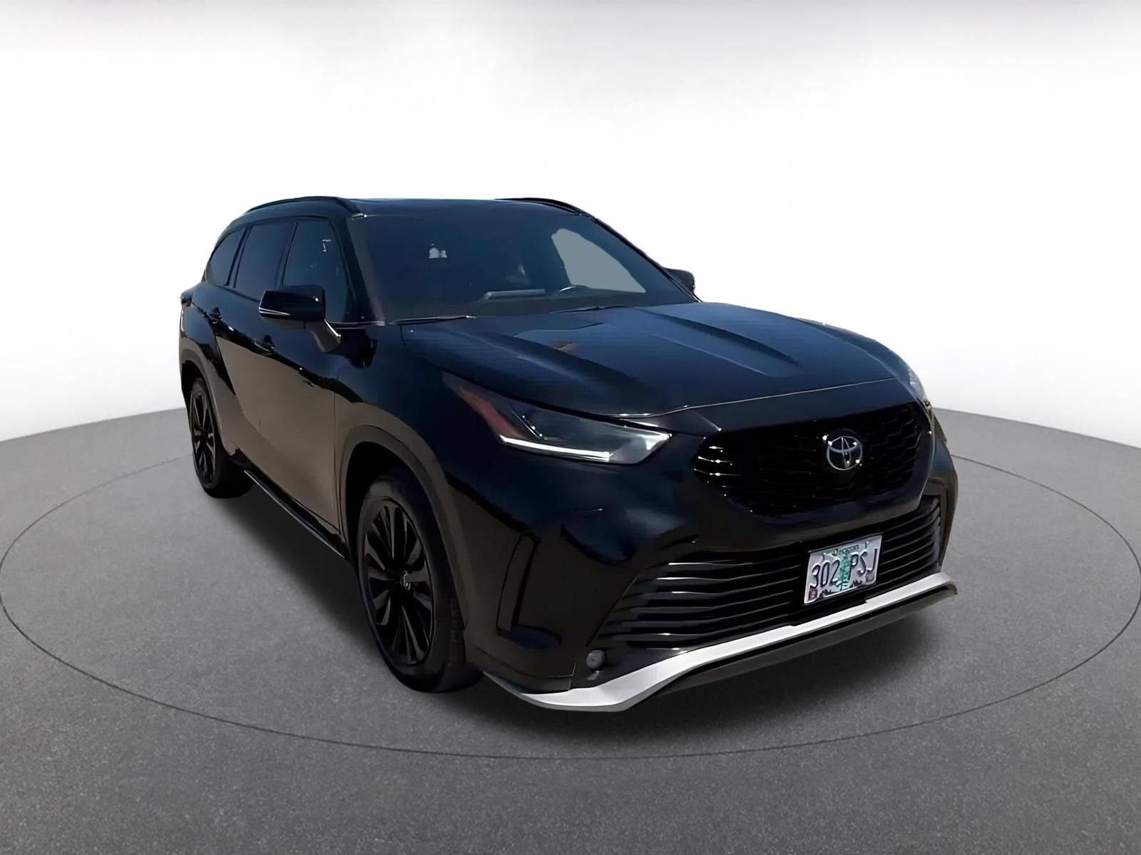 Thumbnail: 2024 Toyota Highlander - 3