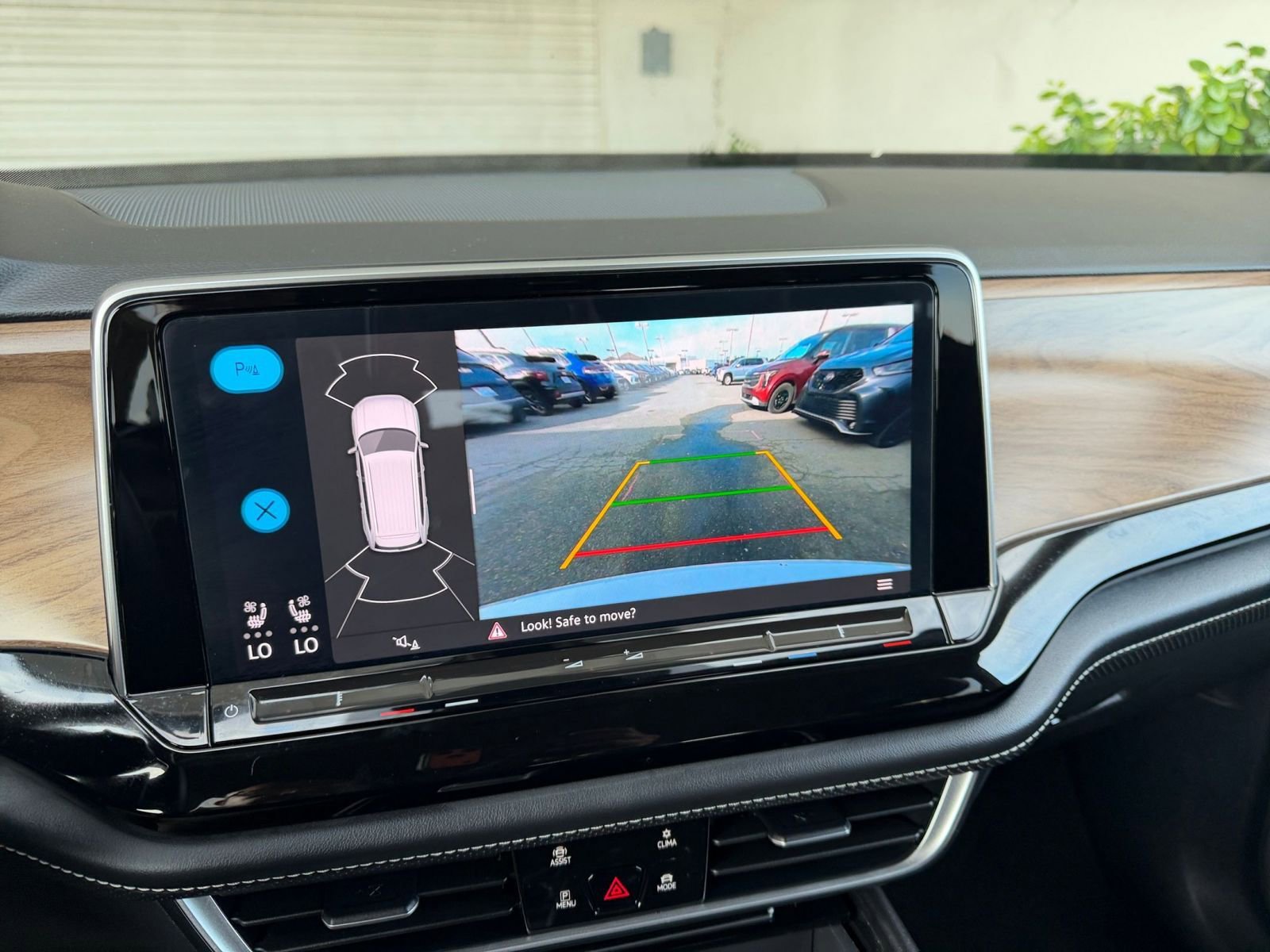 Thumbnail: 2024 Volkswagen Atlas - 25