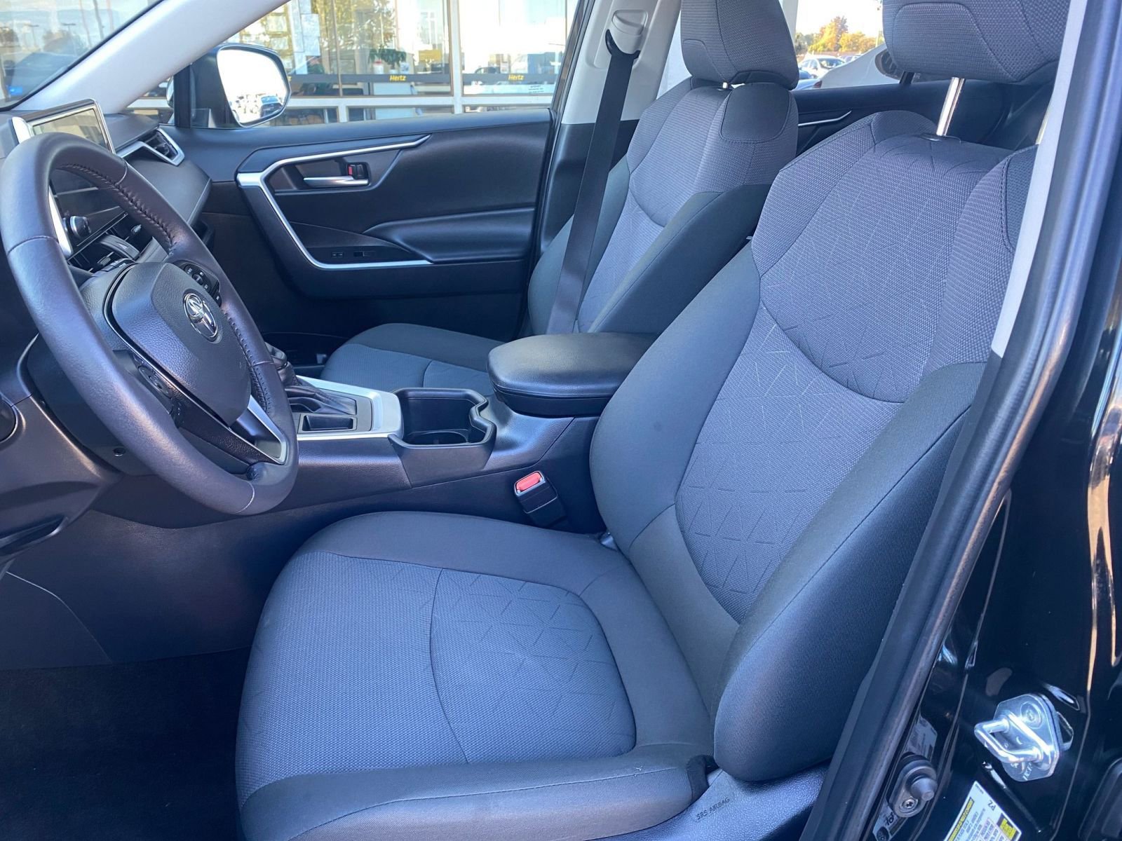 Thumbnail: 2025 Toyota RAV4 - 32