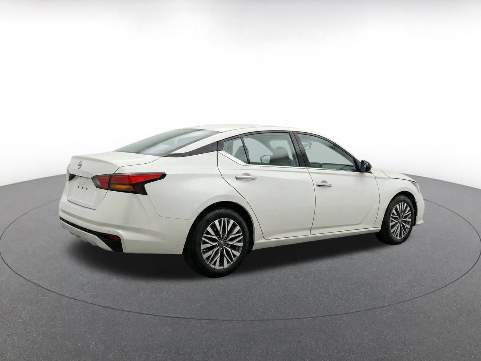 Thumbnail: 2025 Nissan Altima - 8