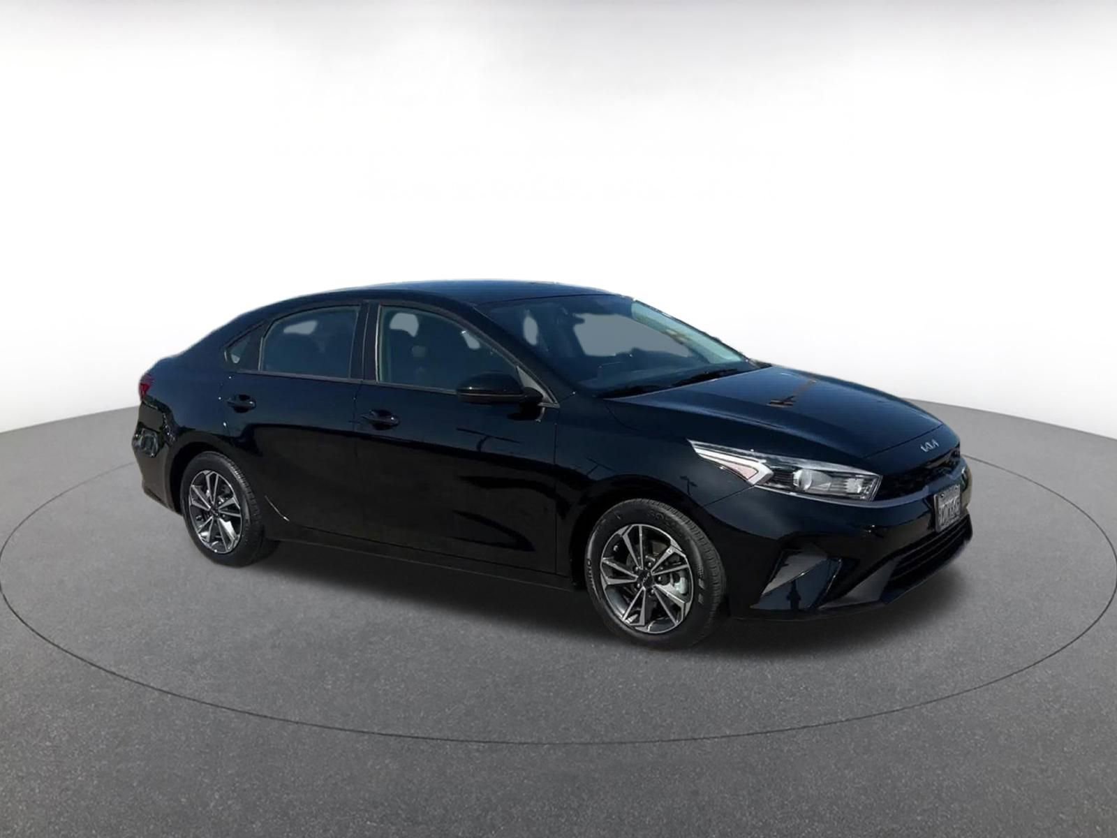 2024 Kia Forte LXS 2
