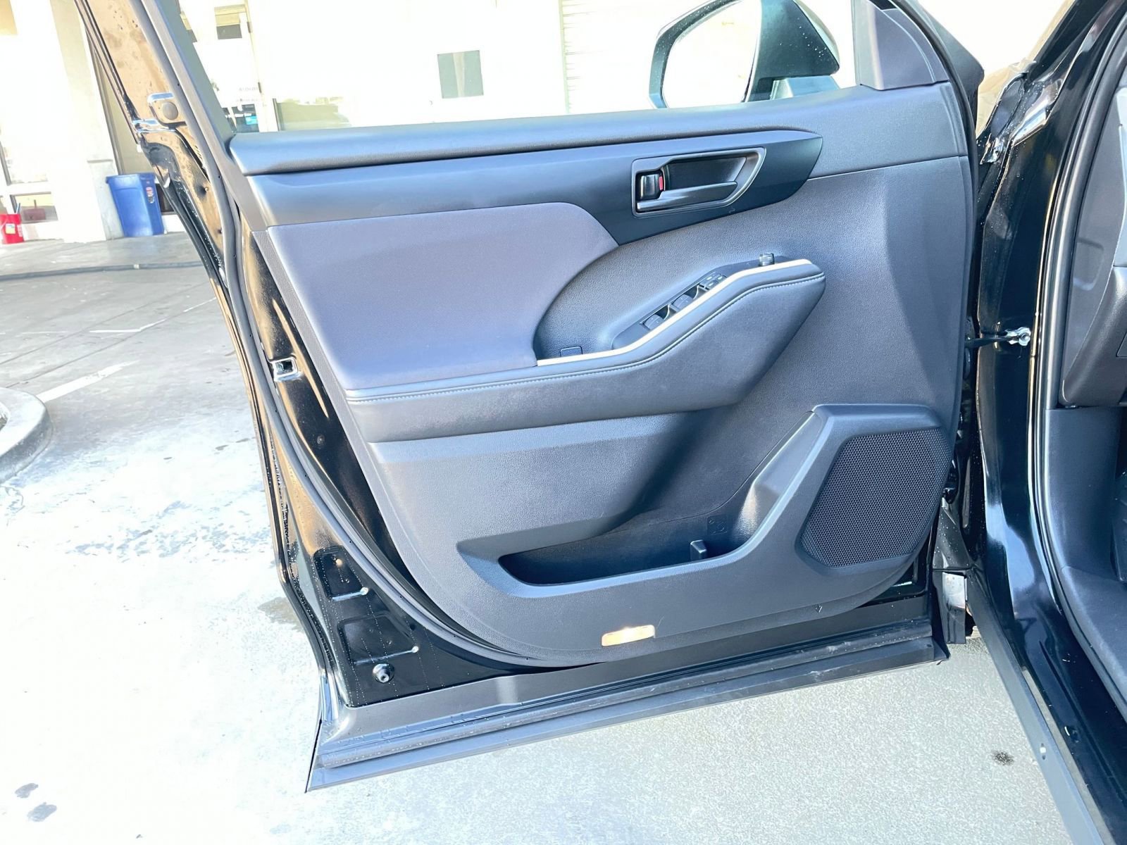 Thumbnail: 2025 Toyota Highlander - 18