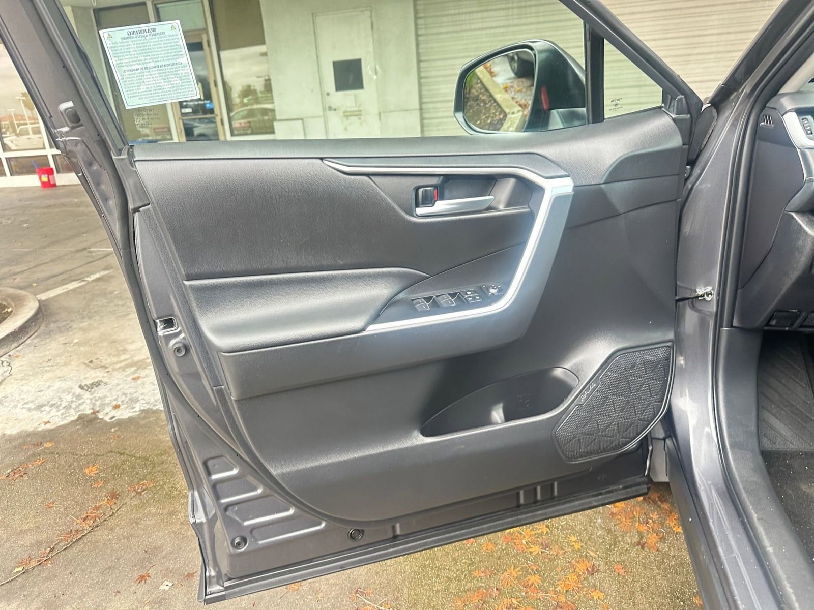 Thumbnail: 2025 Toyota RAV4 - 20