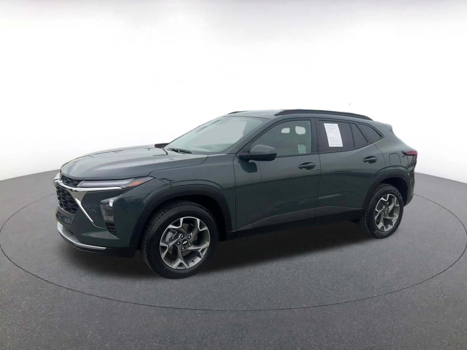 Thumbnail: 2025 Chevrolet Trax - 8