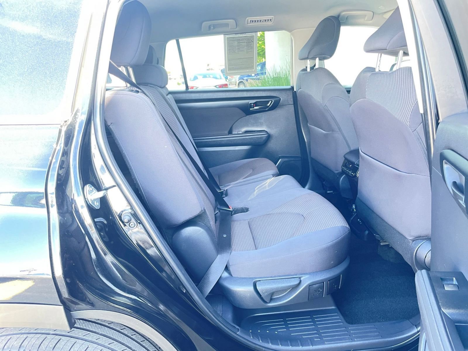 Thumbnail: 2025 Toyota Highlander - 27