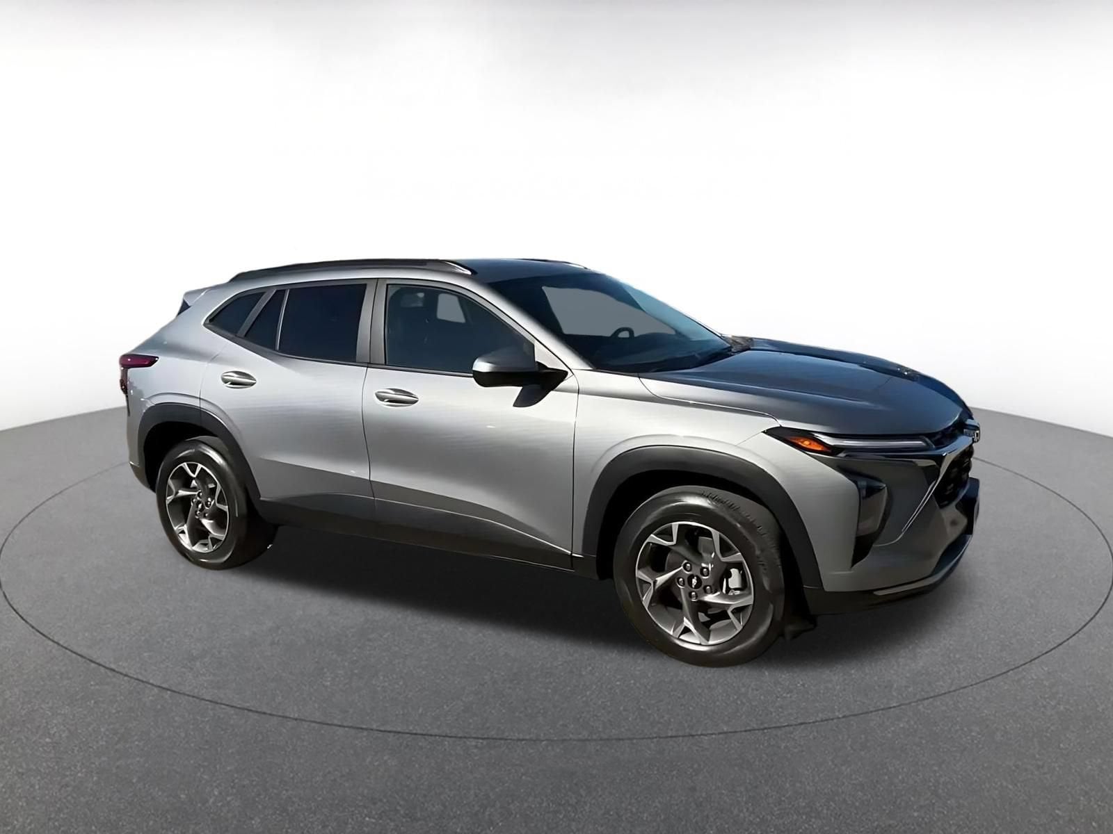 Thumbnail: 2025 Chevrolet Trax - 2