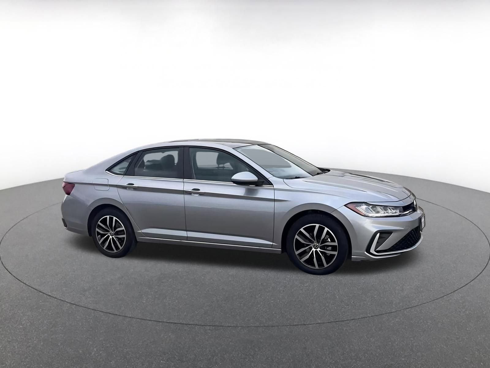 Thumbnail: 2025 Volkswagen Jetta - 2