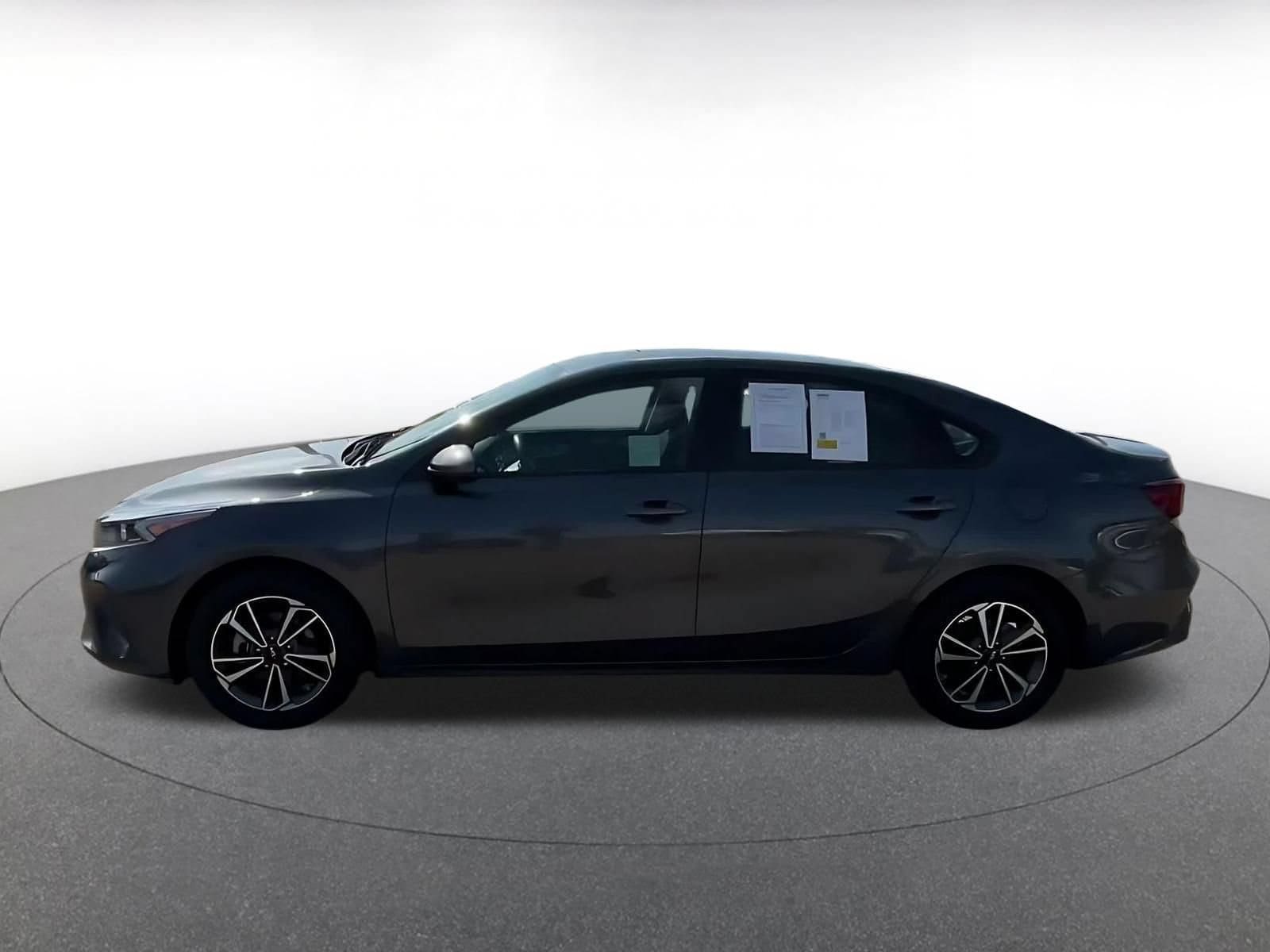 Thumbnail: 2023 Kia Forte - 9