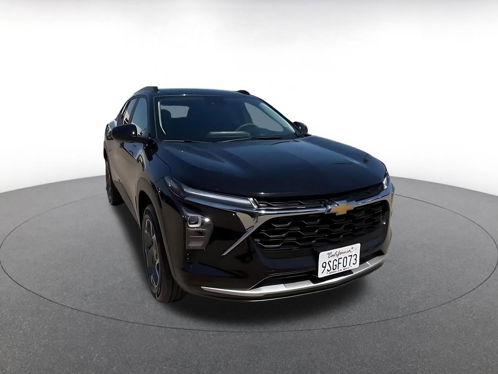 Thumbnail: 2025 Chevrolet Trax - 3