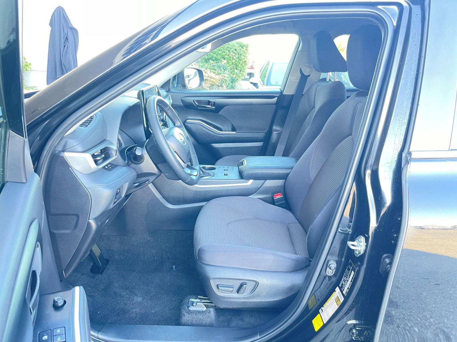 Thumbnail: 2025 Toyota Highlander - 28