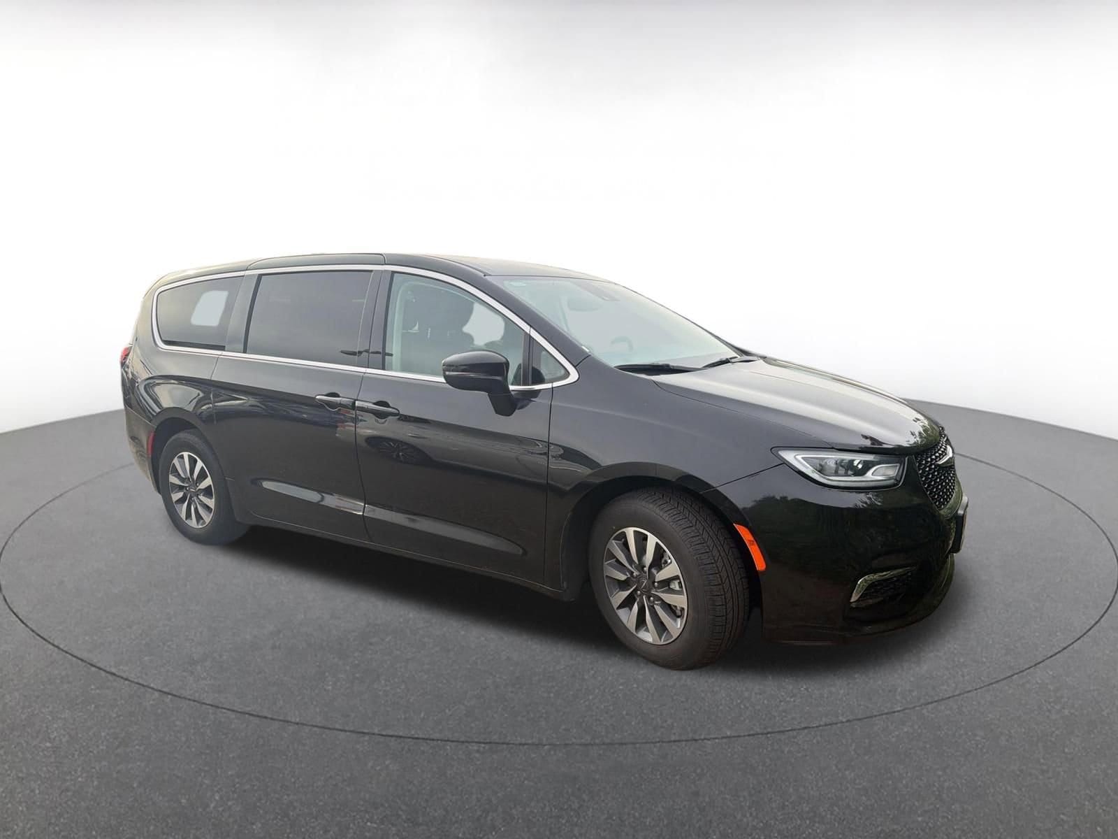 2023 Chrysler Pacifica Hybrid Touring L