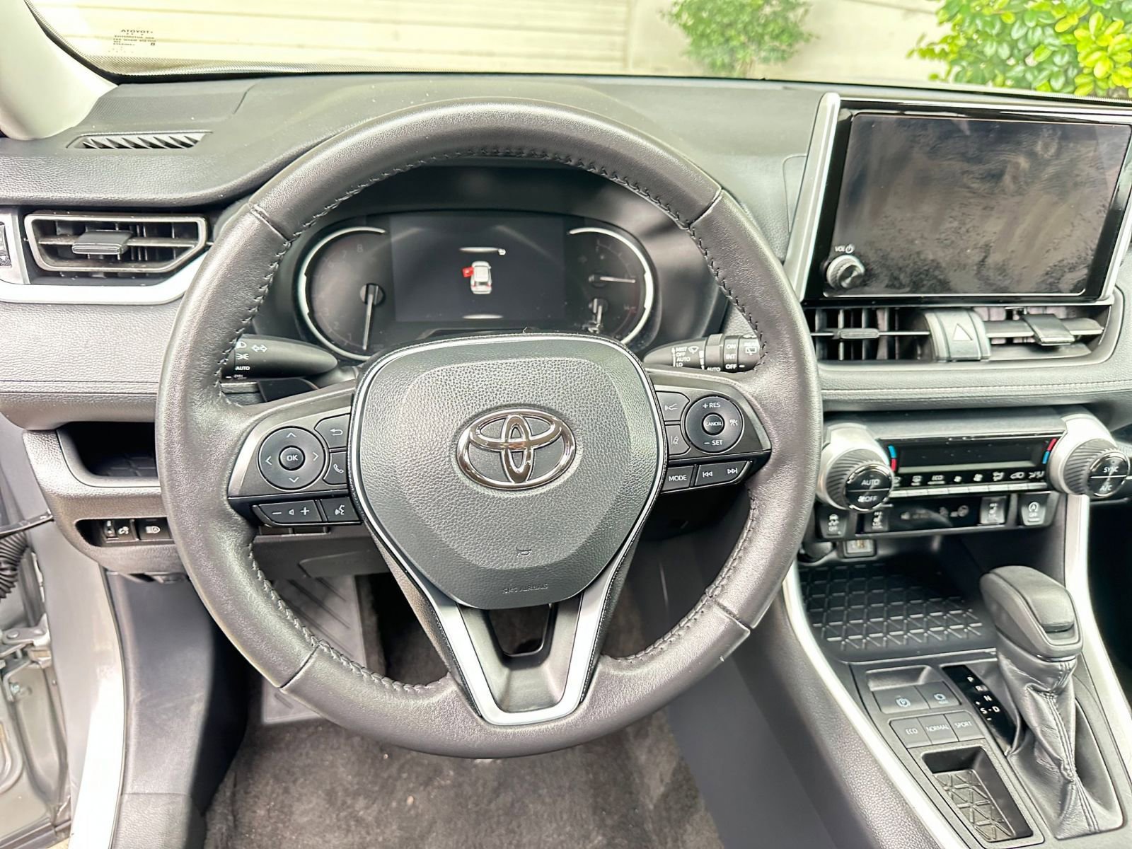 Thumbnail: 2025 Toyota RAV4 - 28