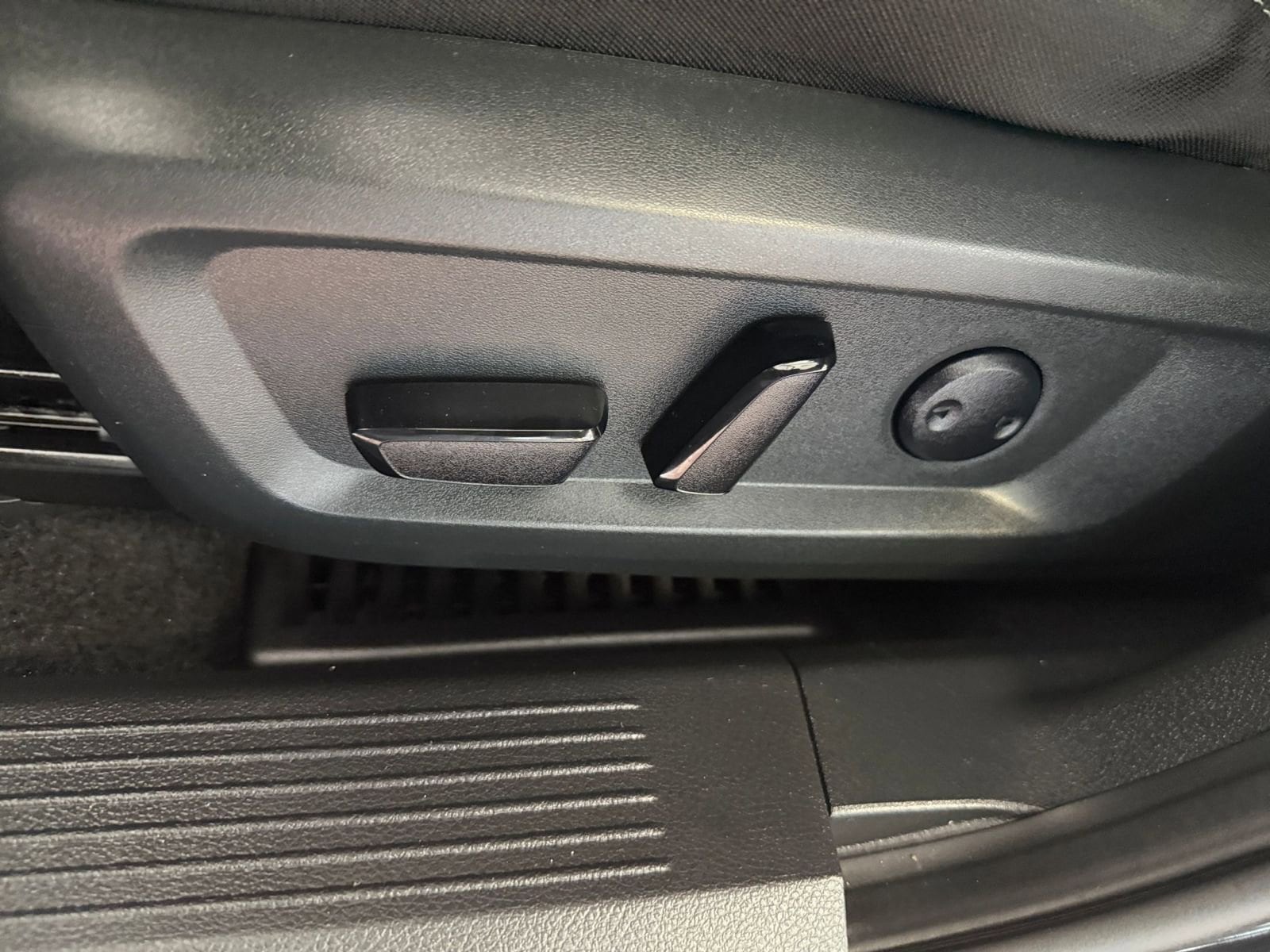 Thumbnail: 2023 Nissan Rogue - 22