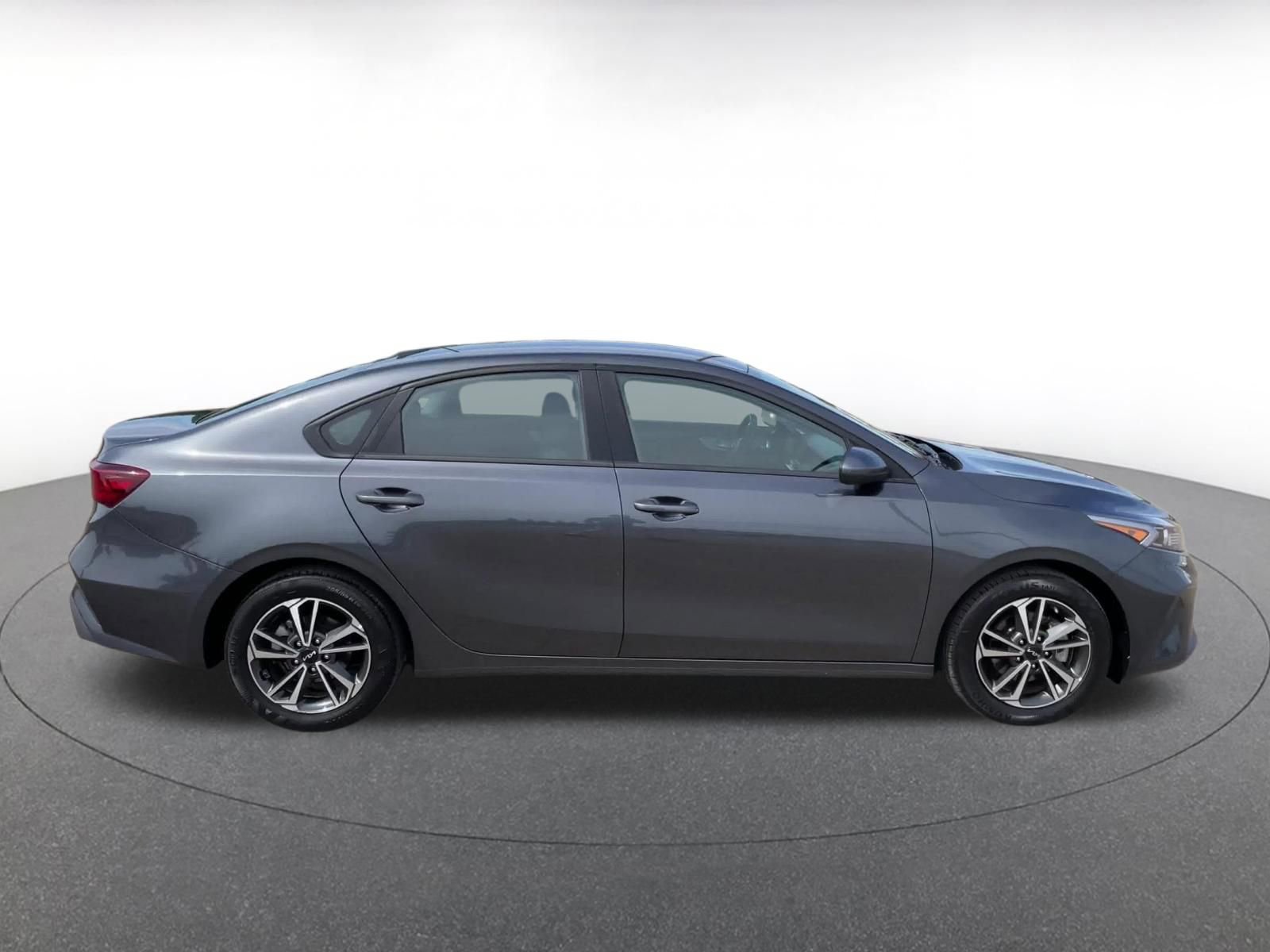 Thumbnail: 2024 Kia Forte - 16