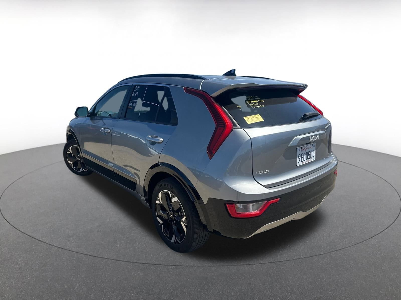 Thumbnail: 2023 Kia Niro - 3