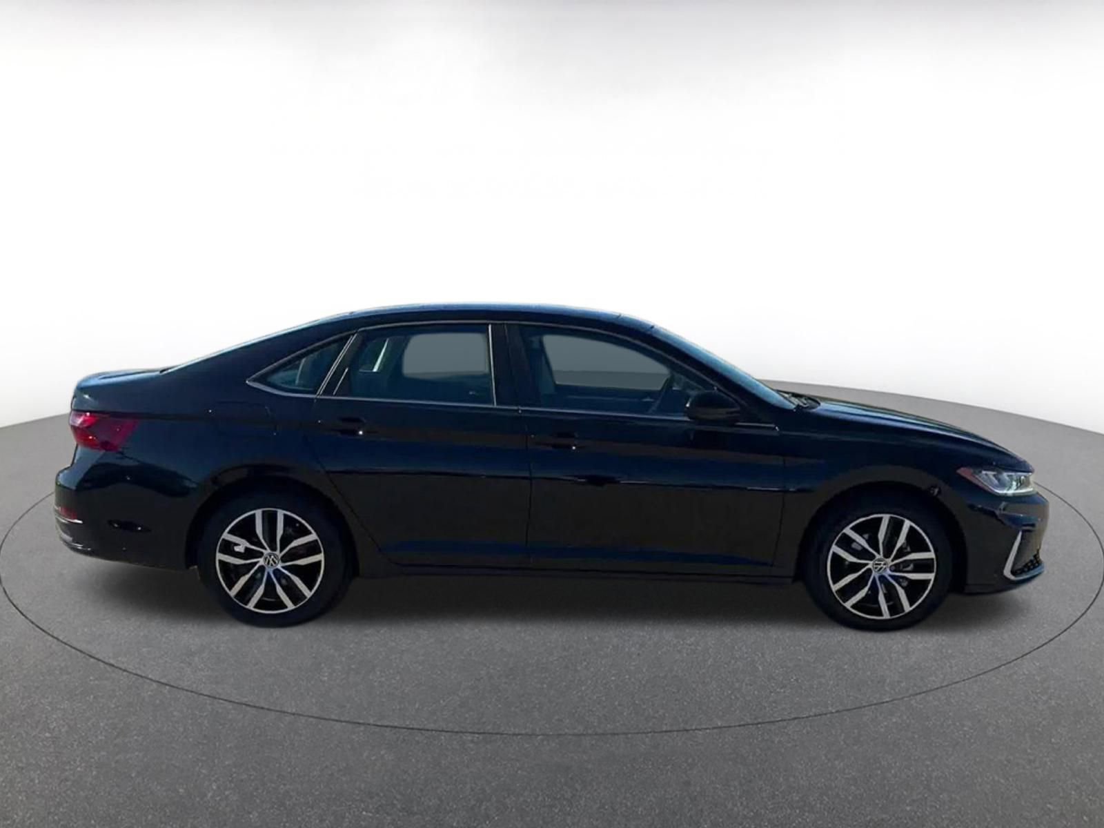 Thumbnail: 2025 Volkswagen Jetta - 16