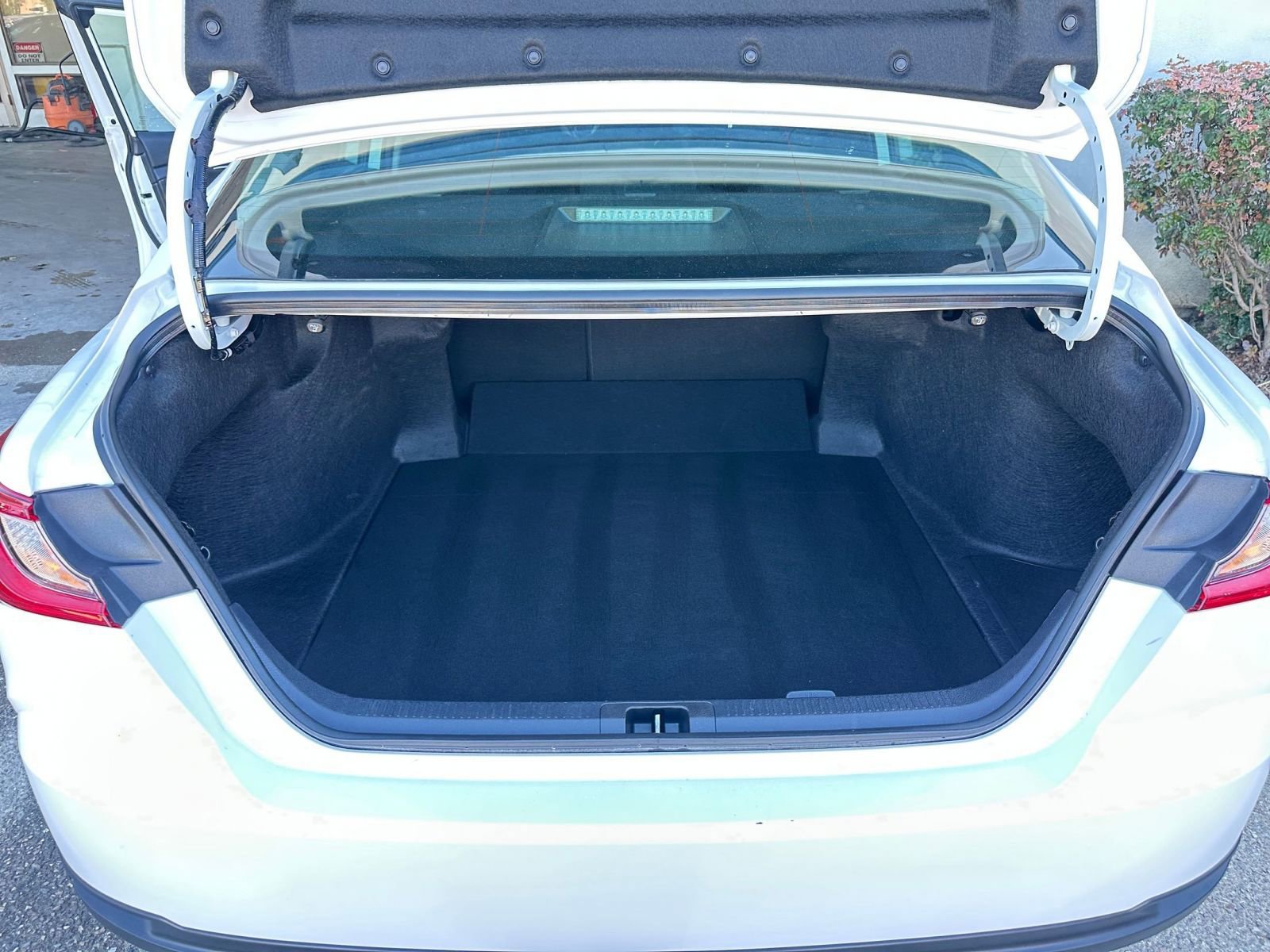 Thumbnail: 2025 Toyota Camry - 31