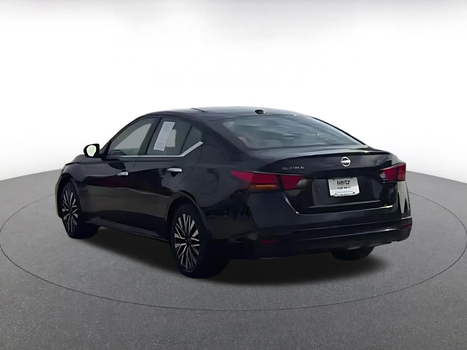 Thumbnail: 2025 Nissan Altima - 9