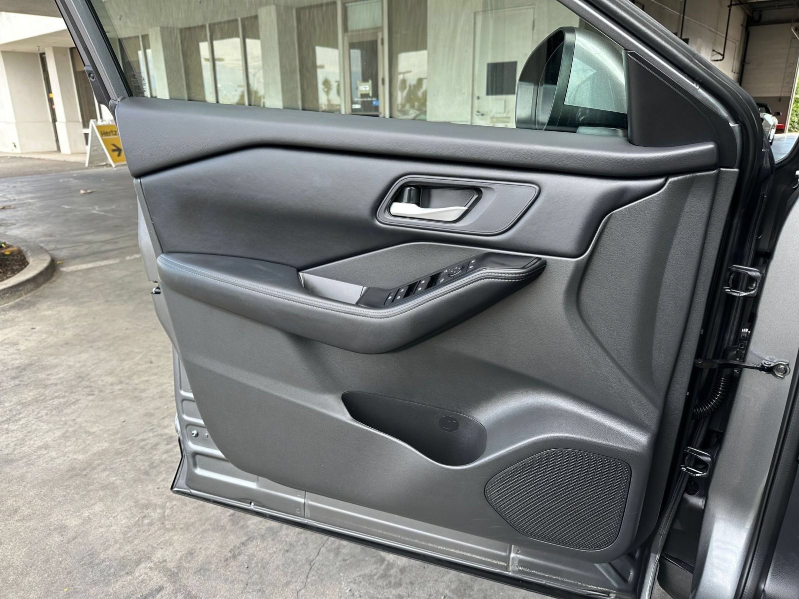 Thumbnail: 2025 Nissan Rogue - 15