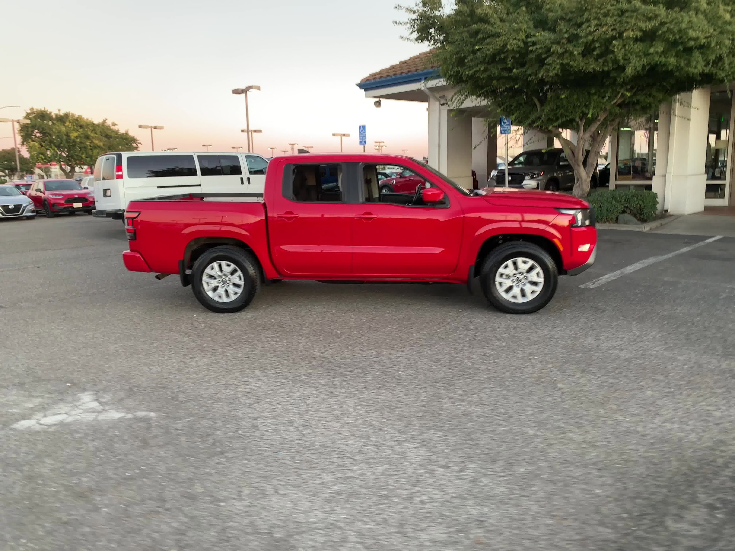 2022 Nissan Frontier SV 5