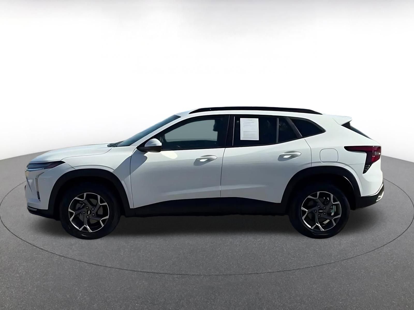 Thumbnail: 2025 Chevrolet Trax - 9