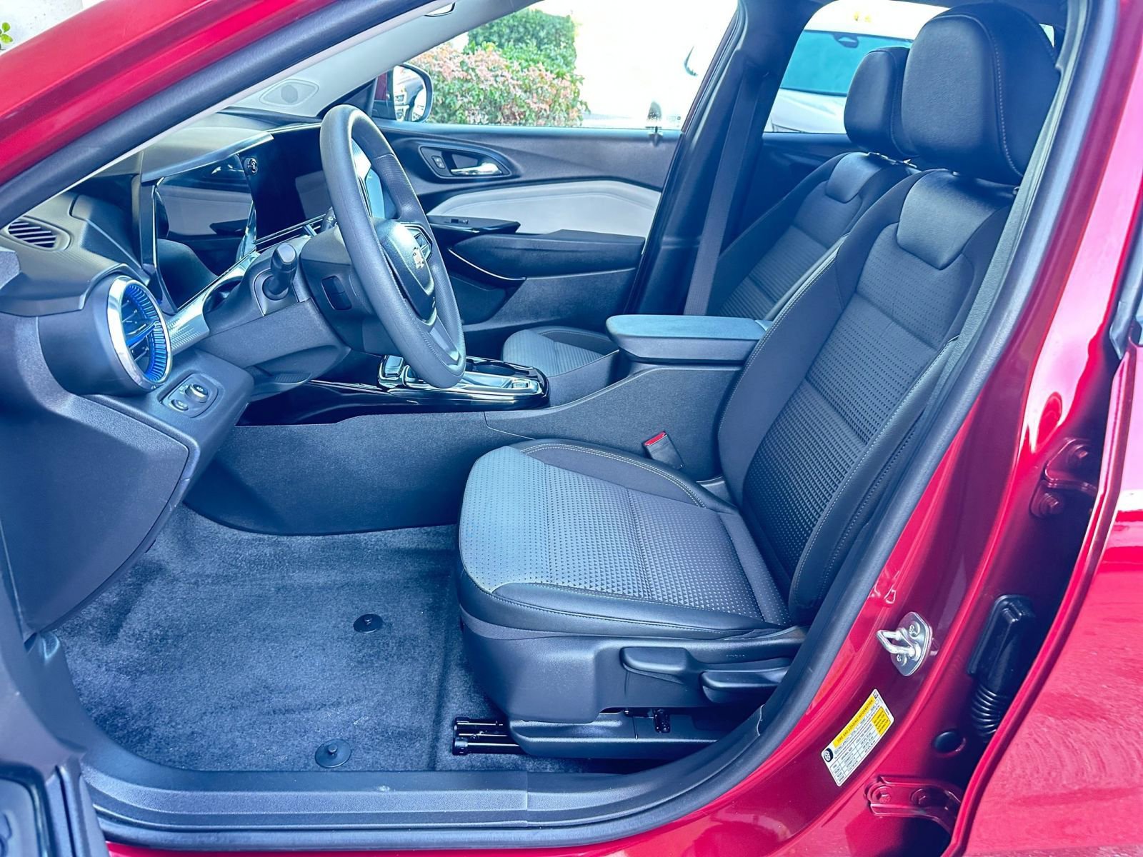 Thumbnail: 2025 Chevrolet Trax - 27