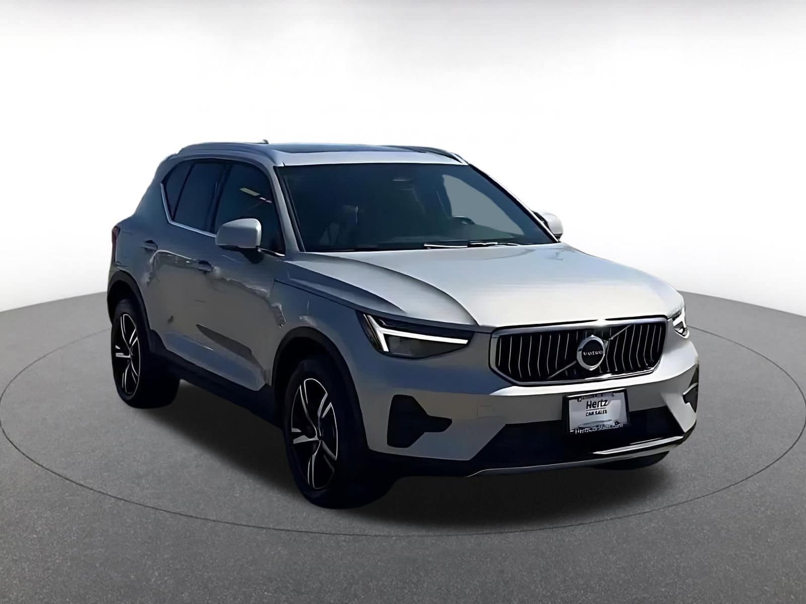 Thumbnail: 2024 Volvo XC40 - 2