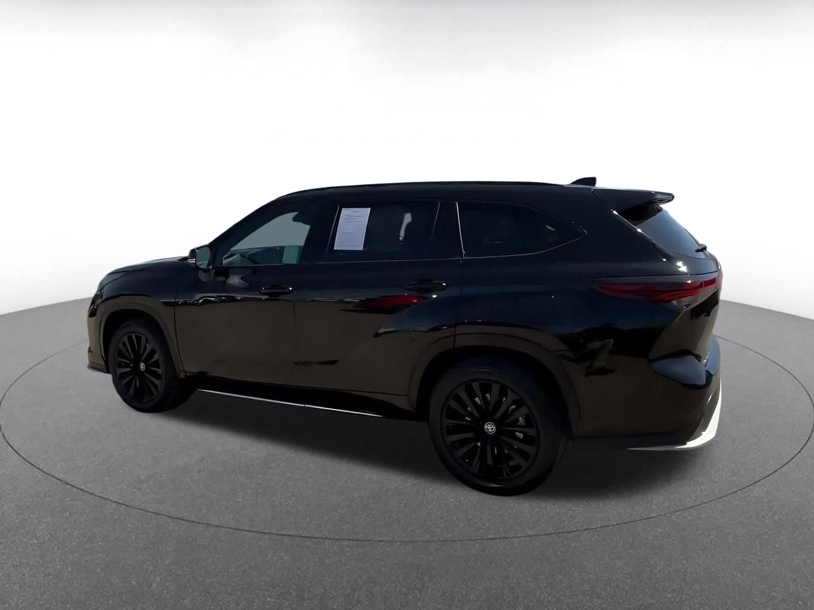 Thumbnail: 2025 Toyota Highlander - 9