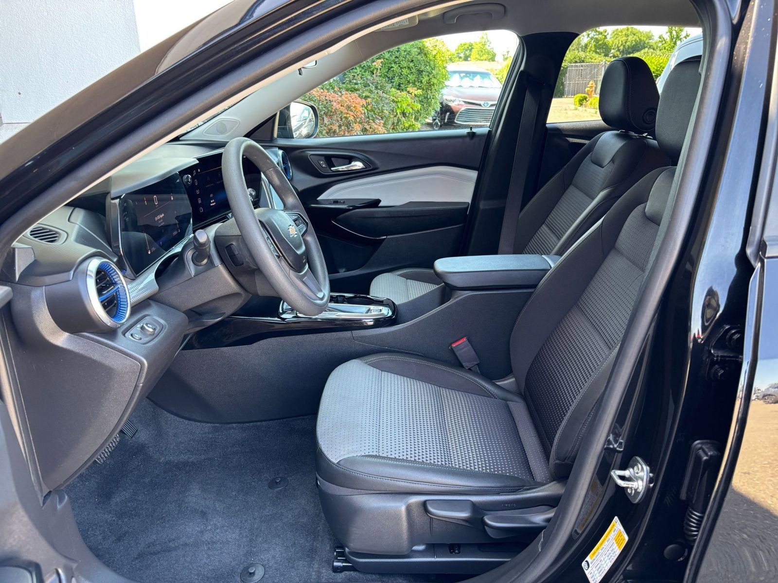 Thumbnail: 2025 Chevrolet Trax - 27