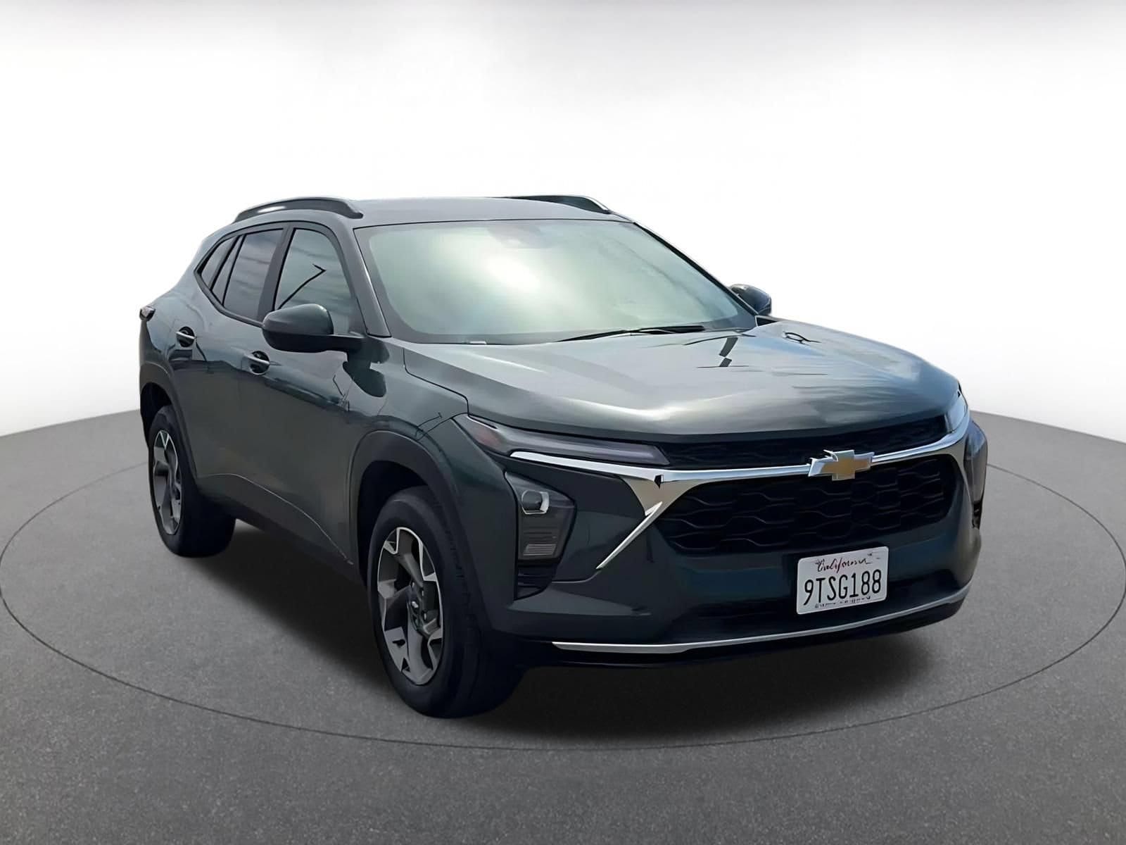 Thumbnail: 2025 Chevrolet Trax - 3