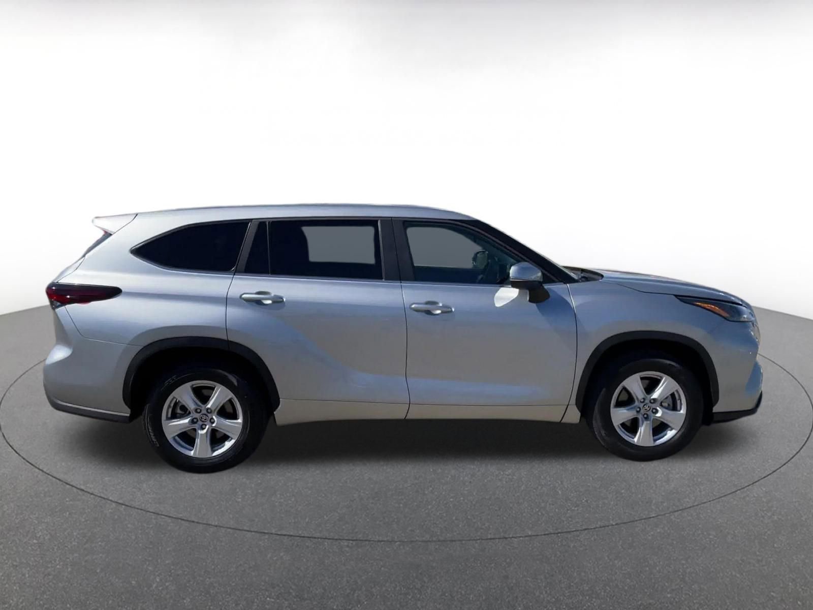 Thumbnail: 2025 Toyota Highlander - 16