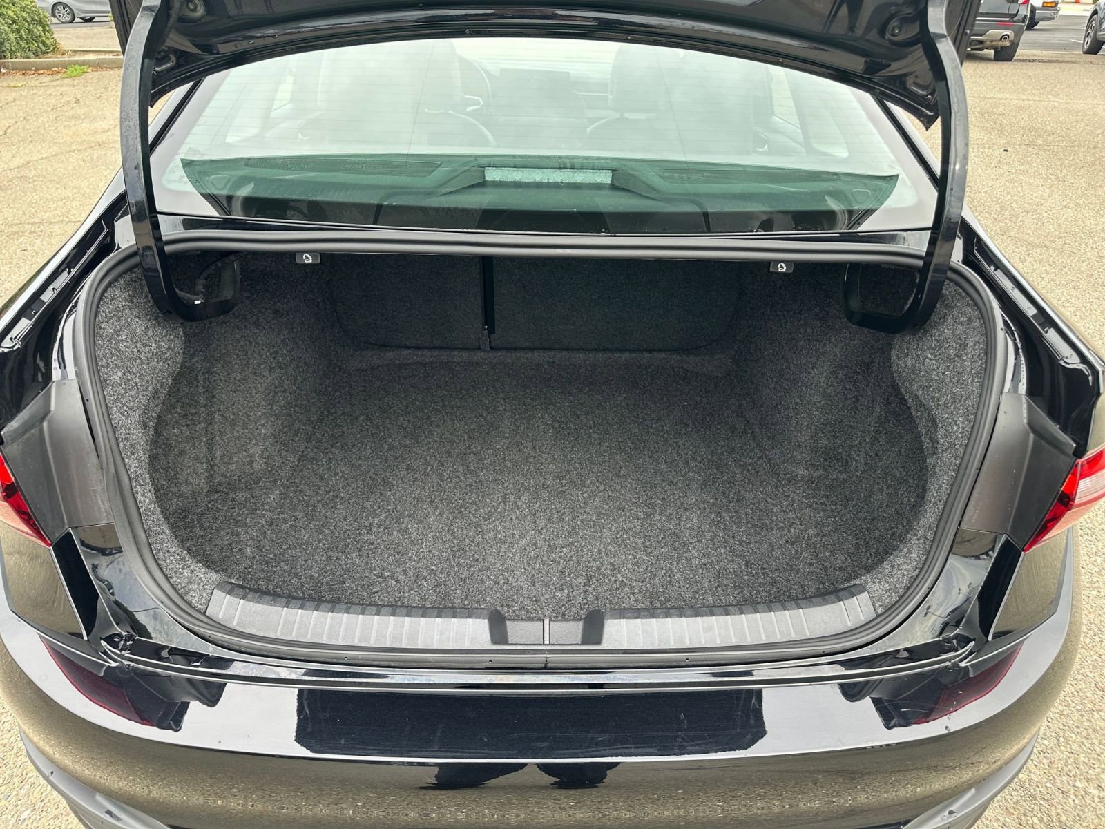 Thumbnail: 2025 Volkswagen Jetta - 33