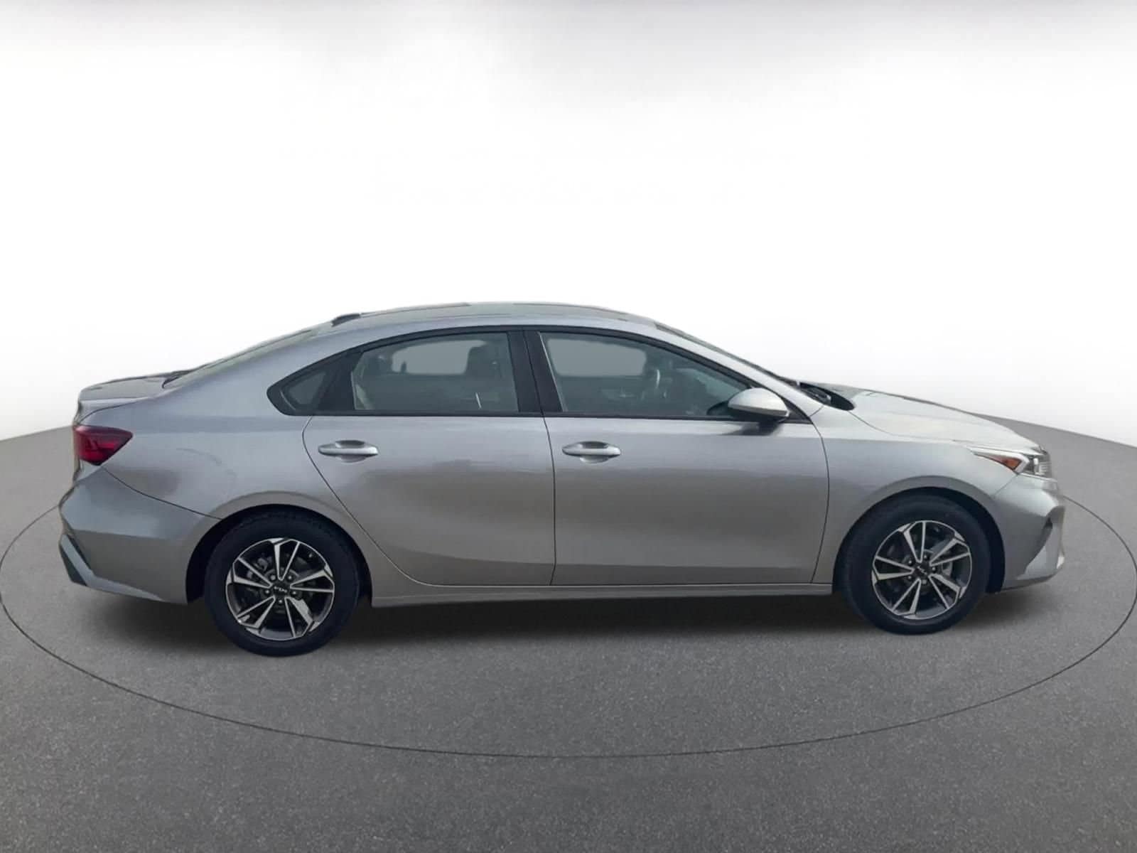 Thumbnail: 2023 Kia Forte - 16