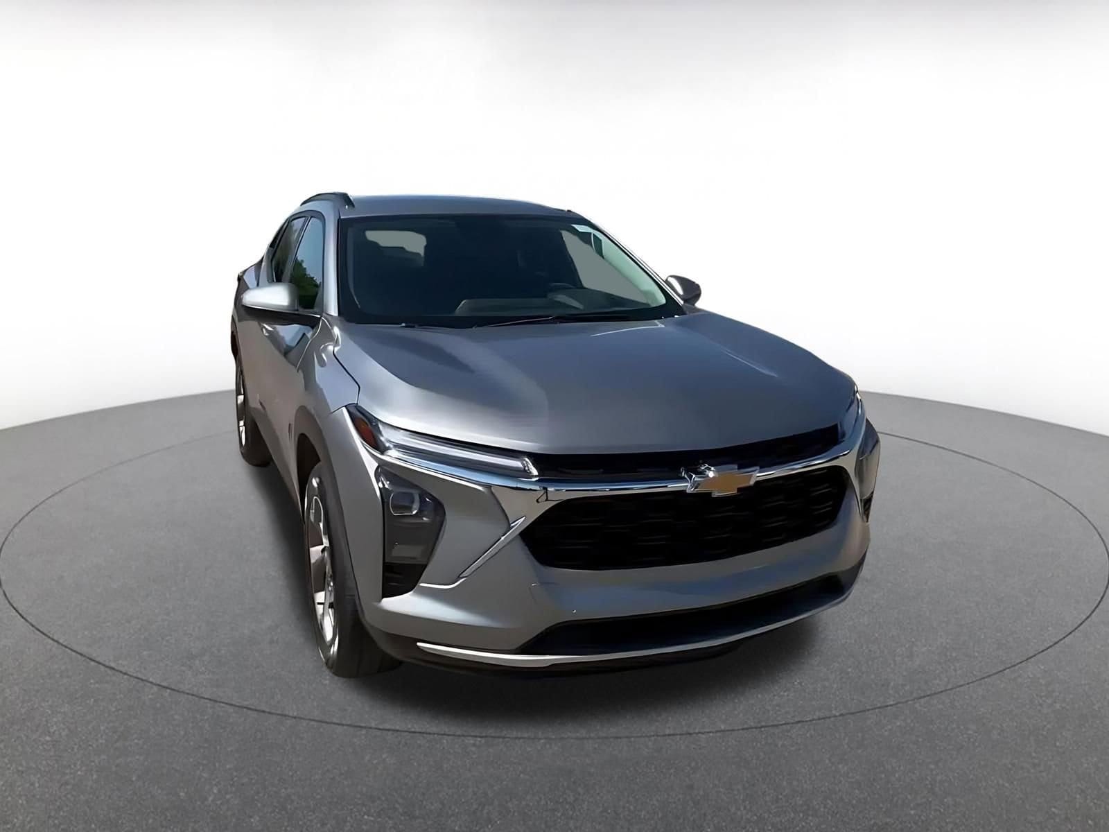 Thumbnail: 2025 Chevrolet Trax - 3