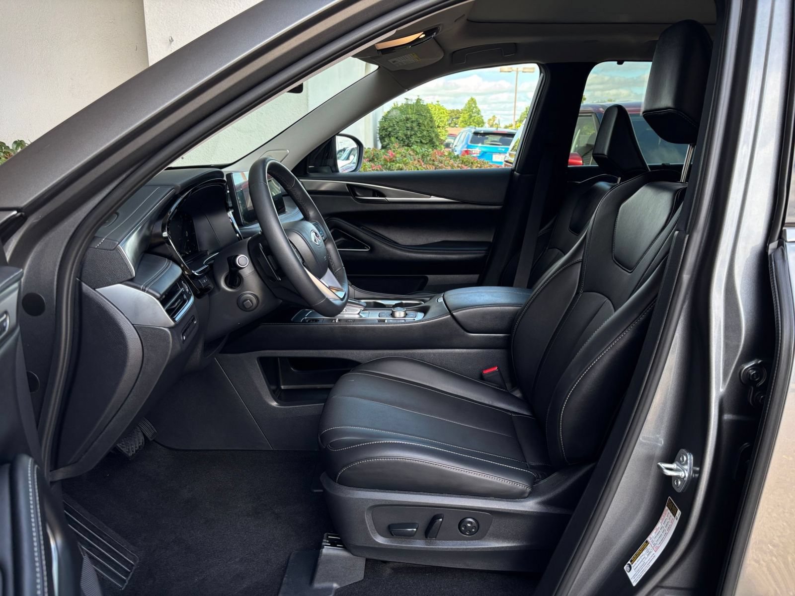 Thumbnail: 2026 INFINITI QX60 - 30