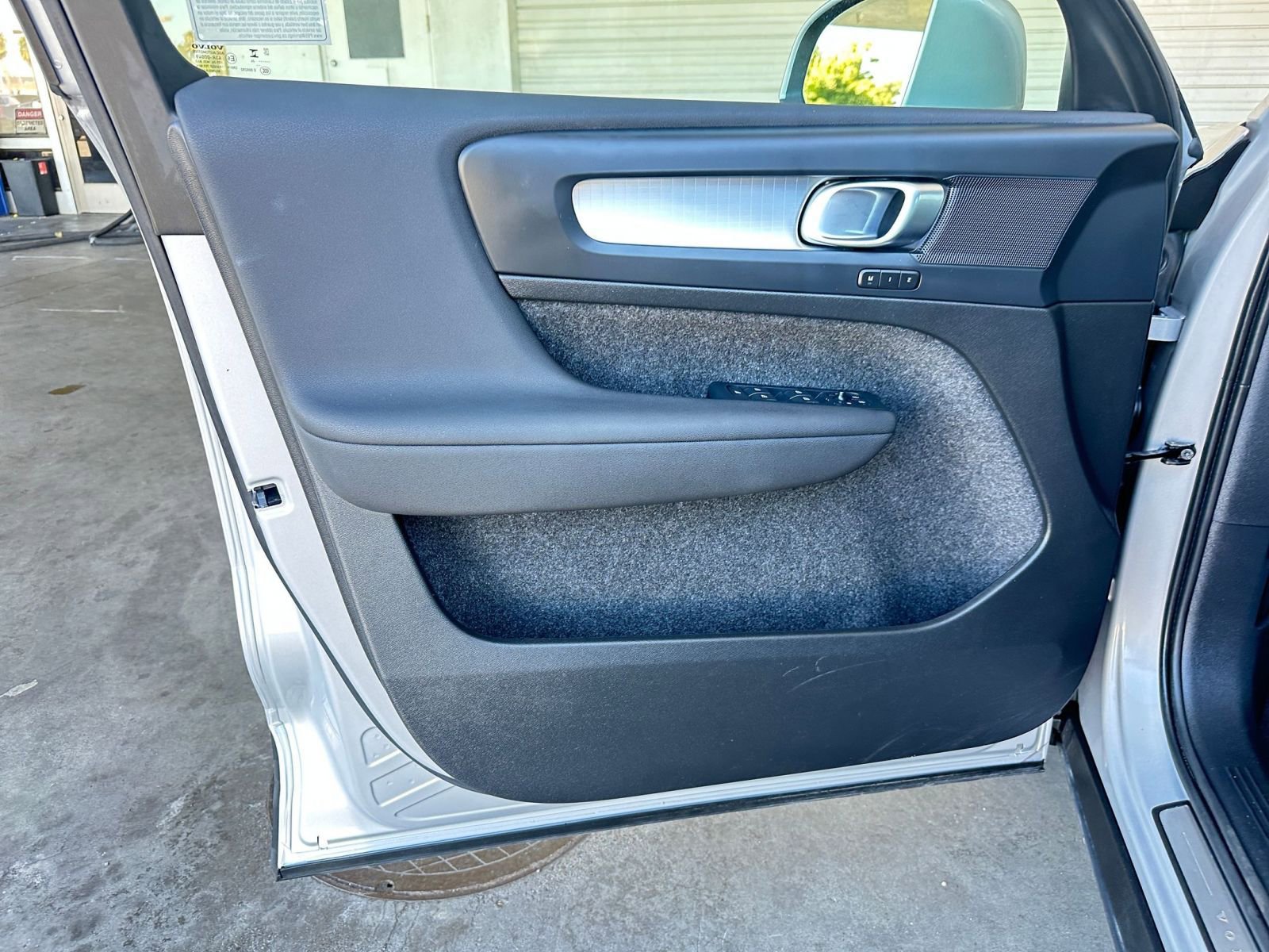 Thumbnail: 2024 Volvo XC40 - 21