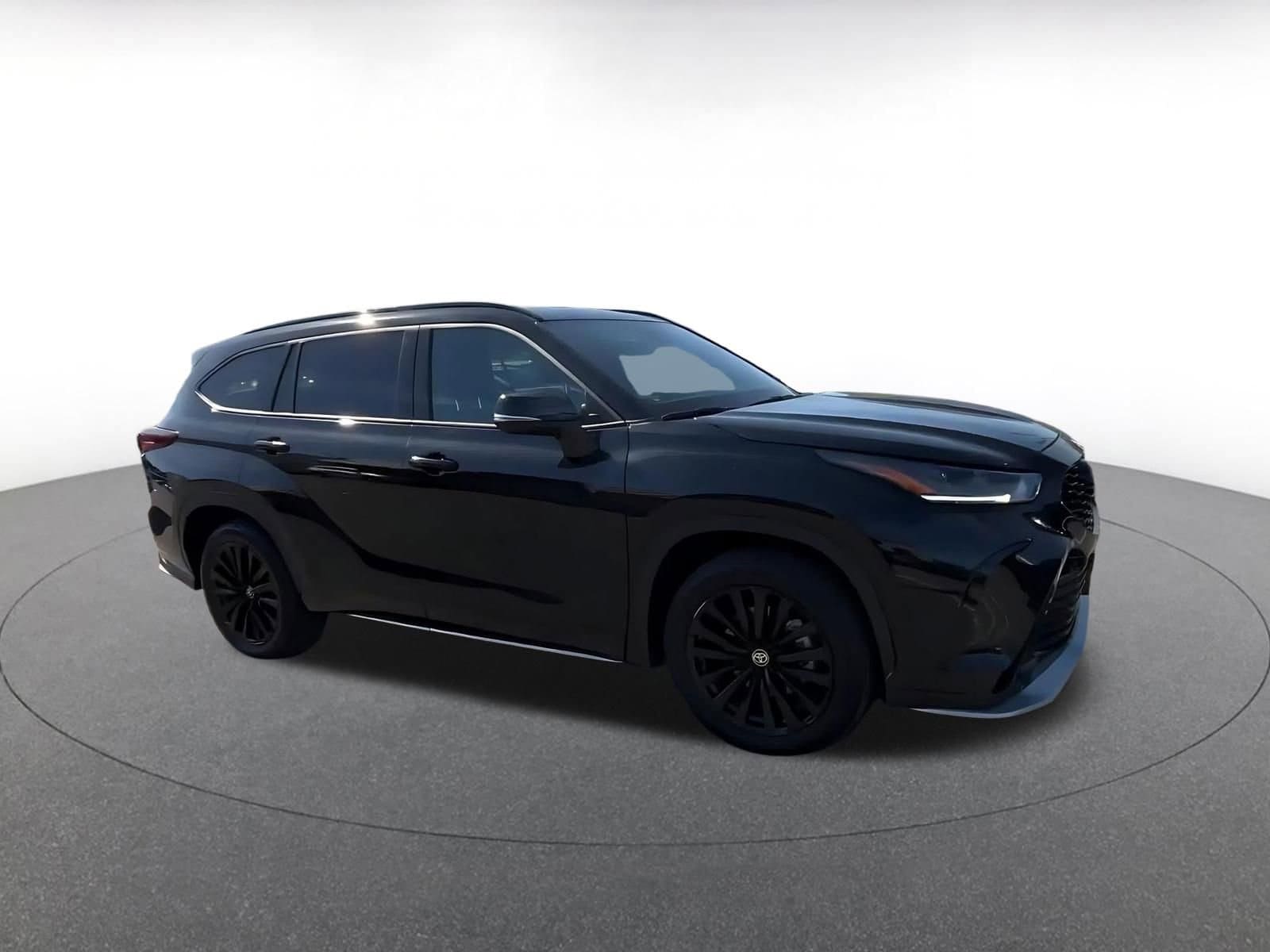 Thumbnail: 2025 Toyota Highlander - 2