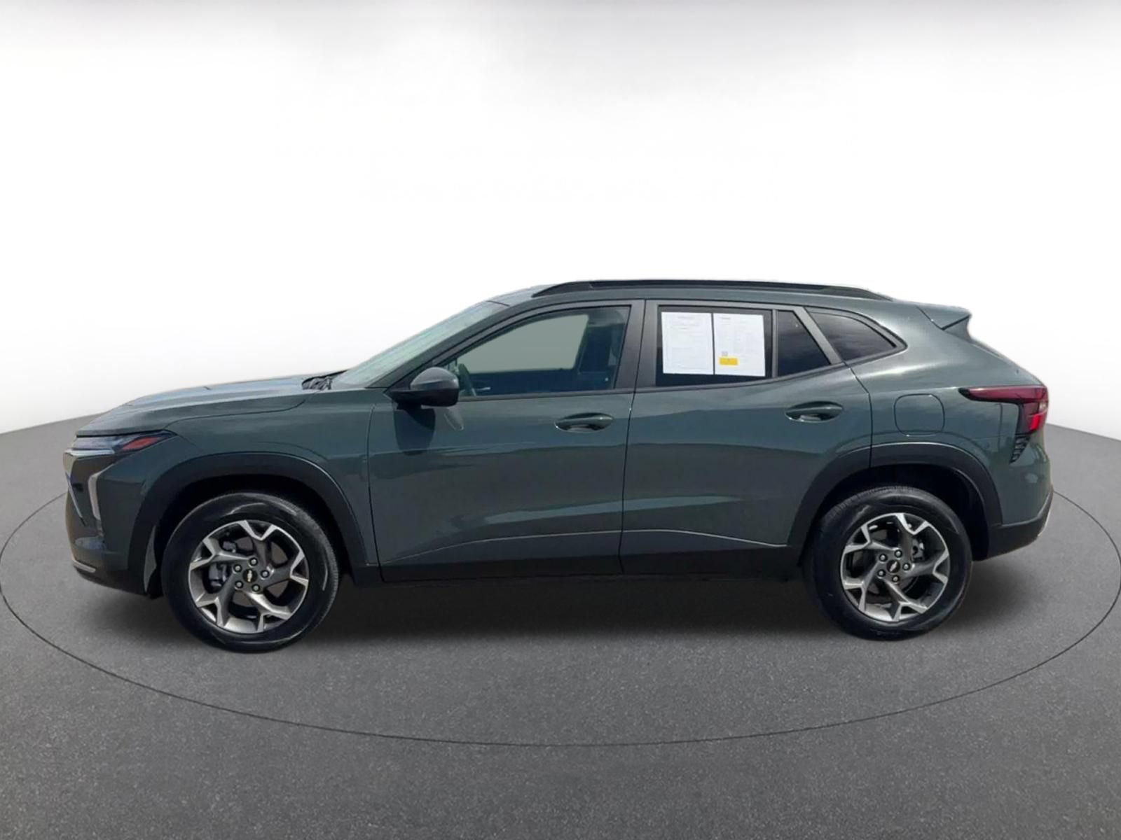 Thumbnail: 2025 Chevrolet Trax - 8