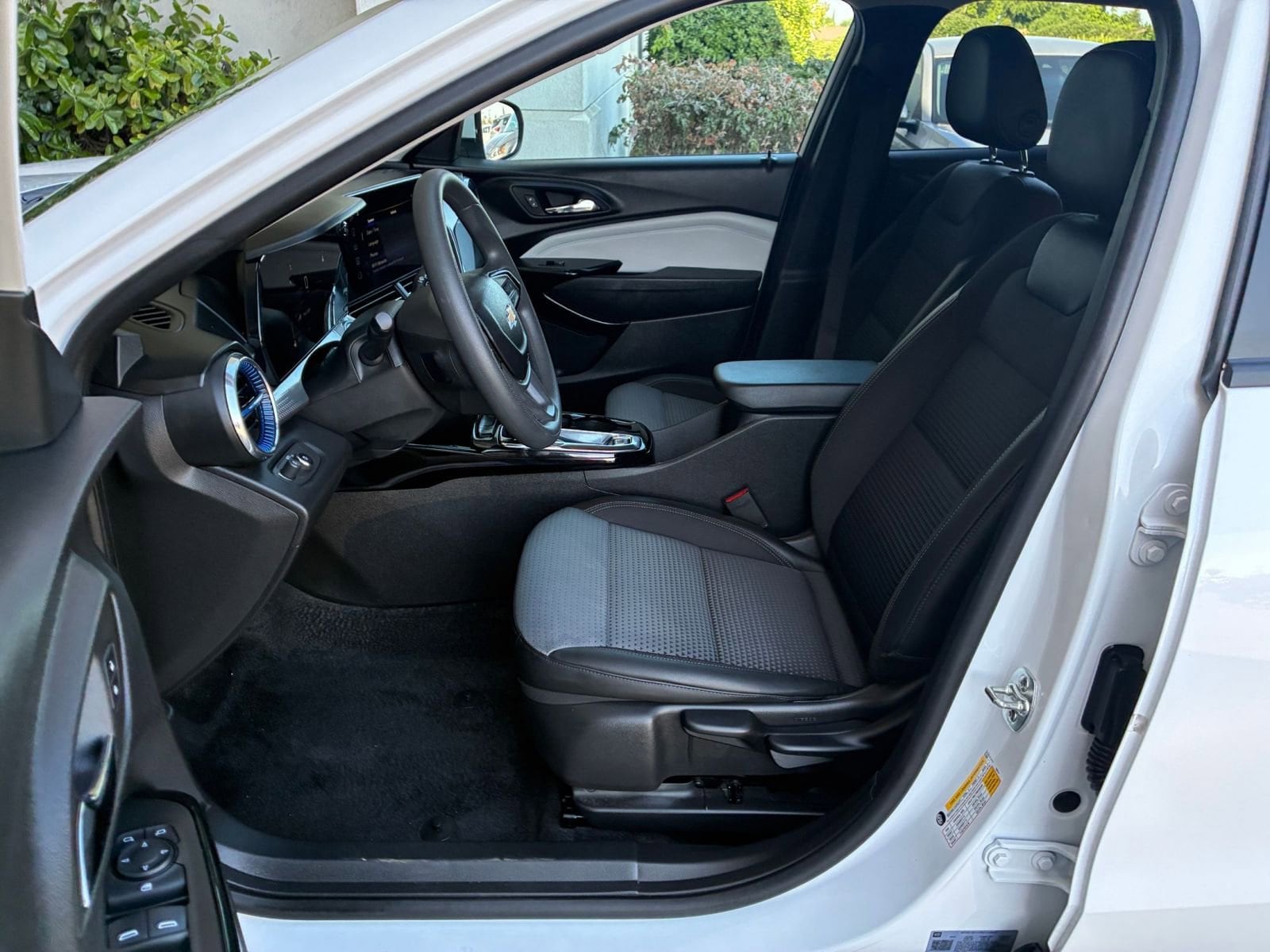 Thumbnail: 2025 Chevrolet Trax - 28