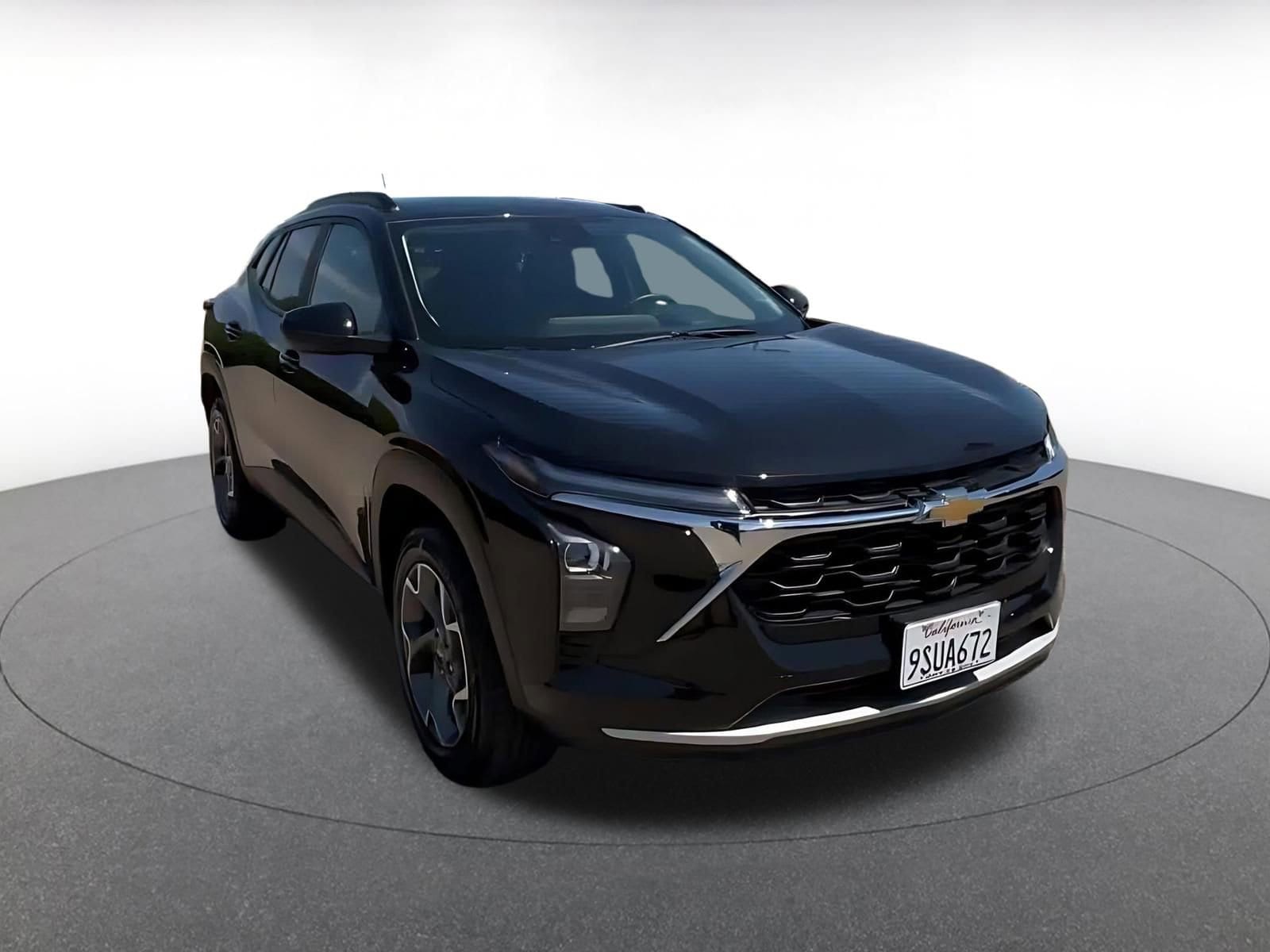 Thumbnail: 2025 Chevrolet Trax - 3