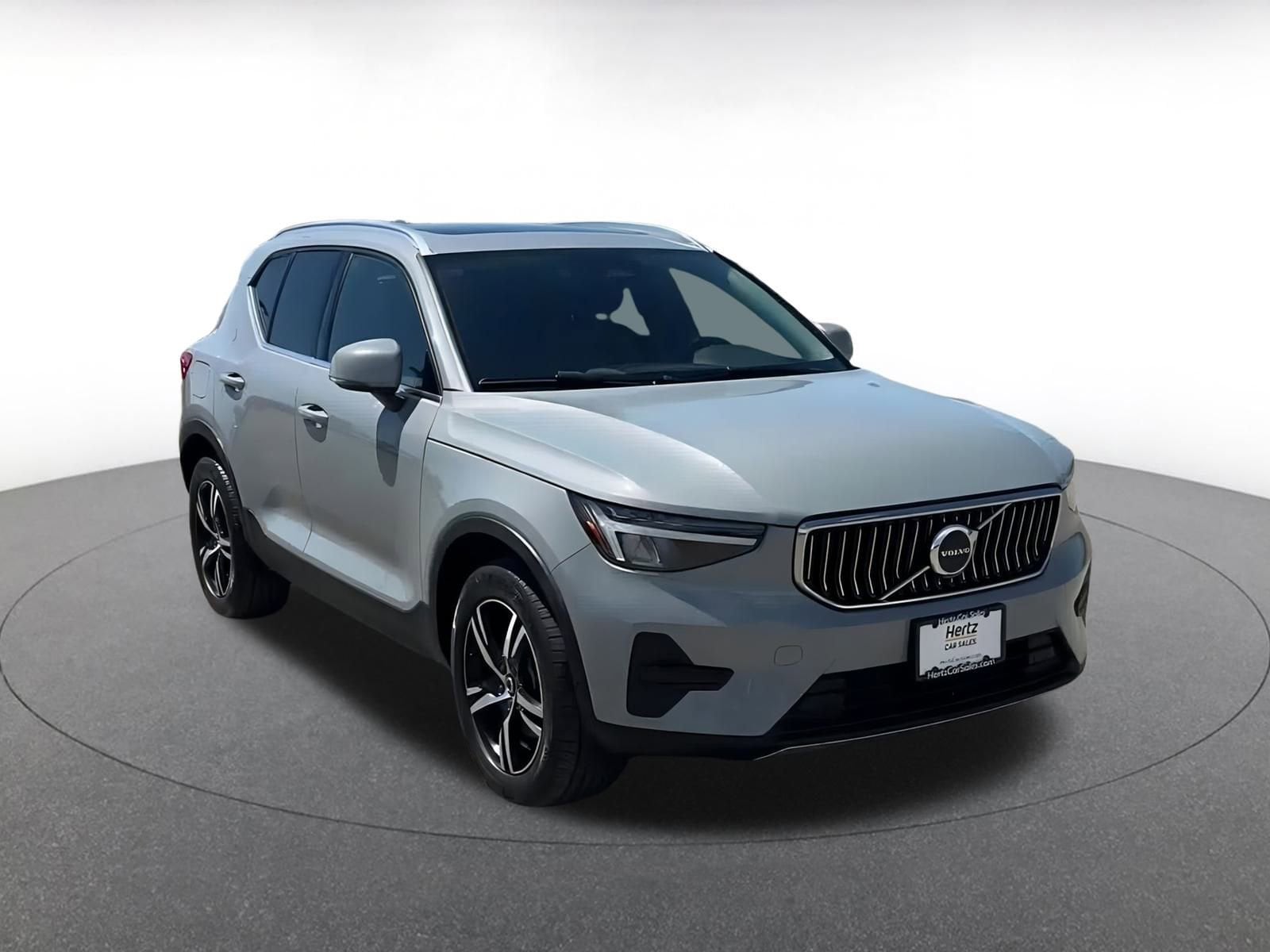 Thumbnail: 2024 Volvo XC40 - 3