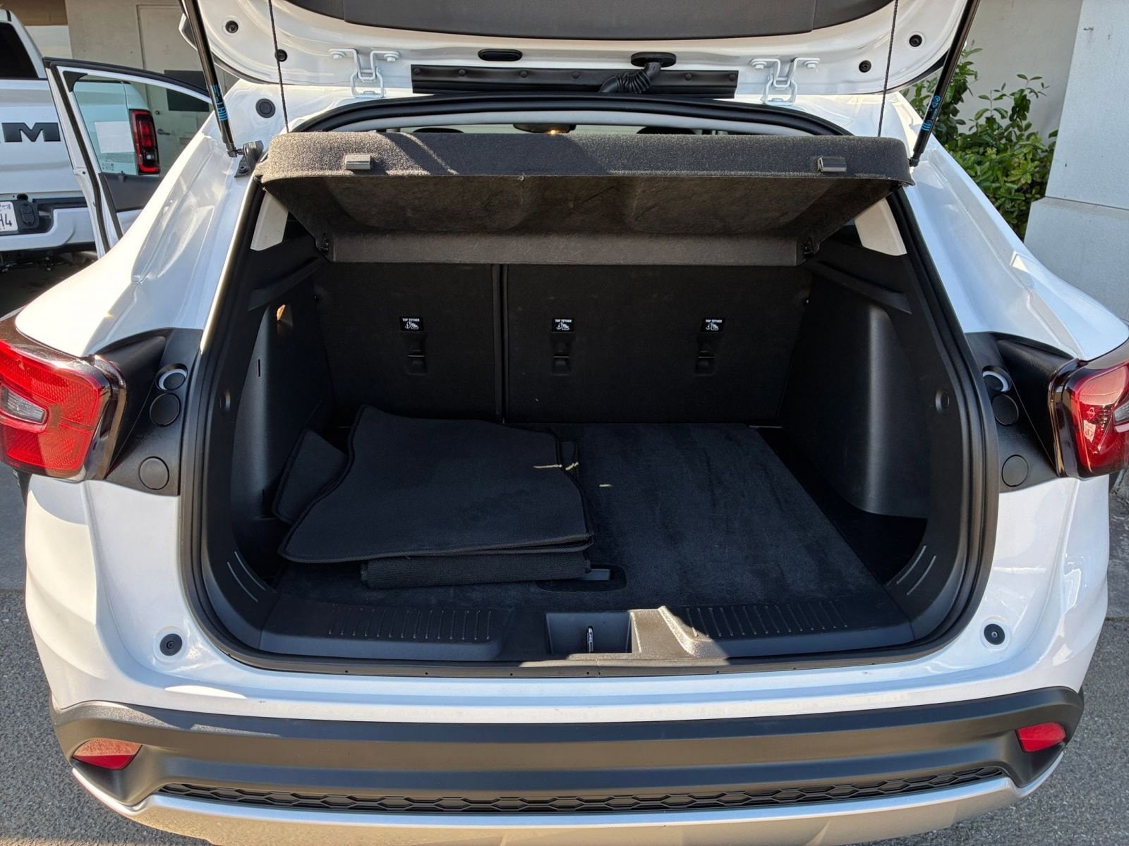 Thumbnail: 2025 Chevrolet Trax - 32