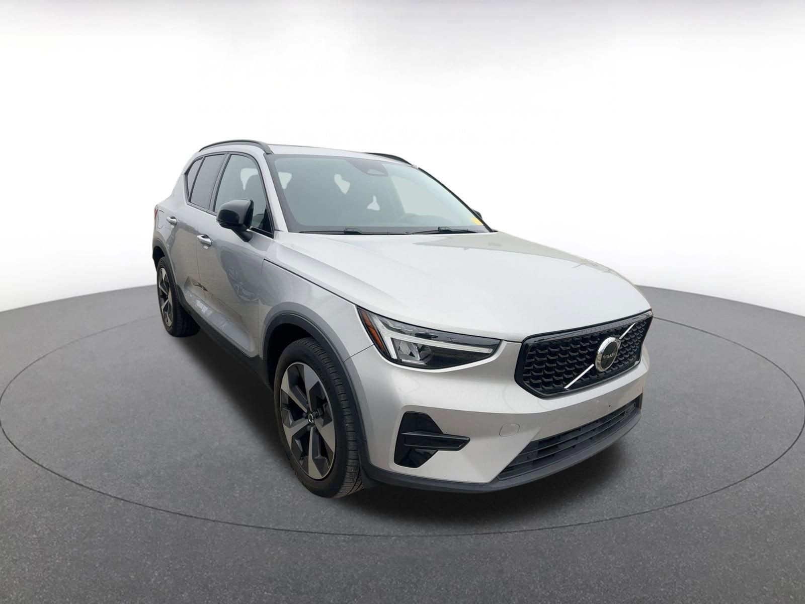 Thumbnail: 2024 Volvo XC40 - 1
