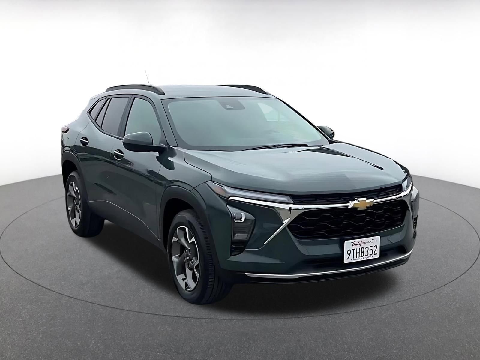 Thumbnail: 2025 Chevrolet Trax - 3