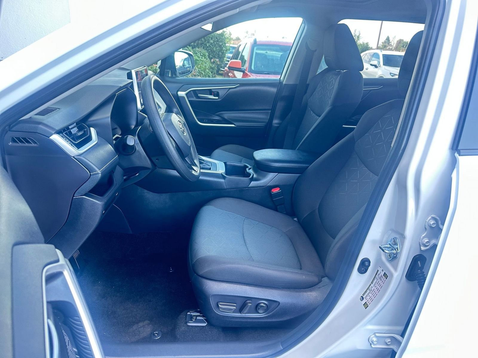 Thumbnail: 2025 Toyota RAV4 - 27