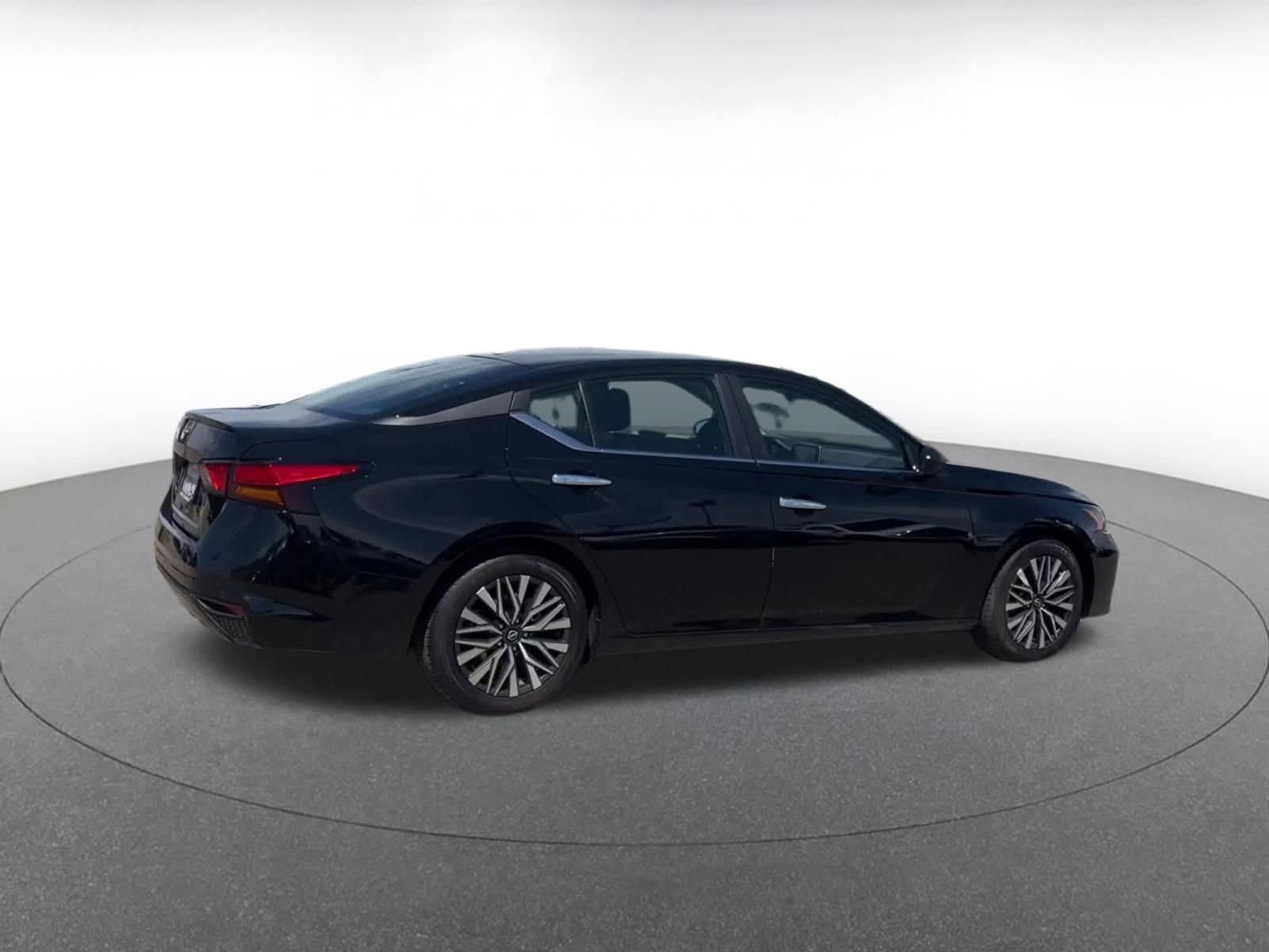 Thumbnail: 2025 Nissan Altima - 15