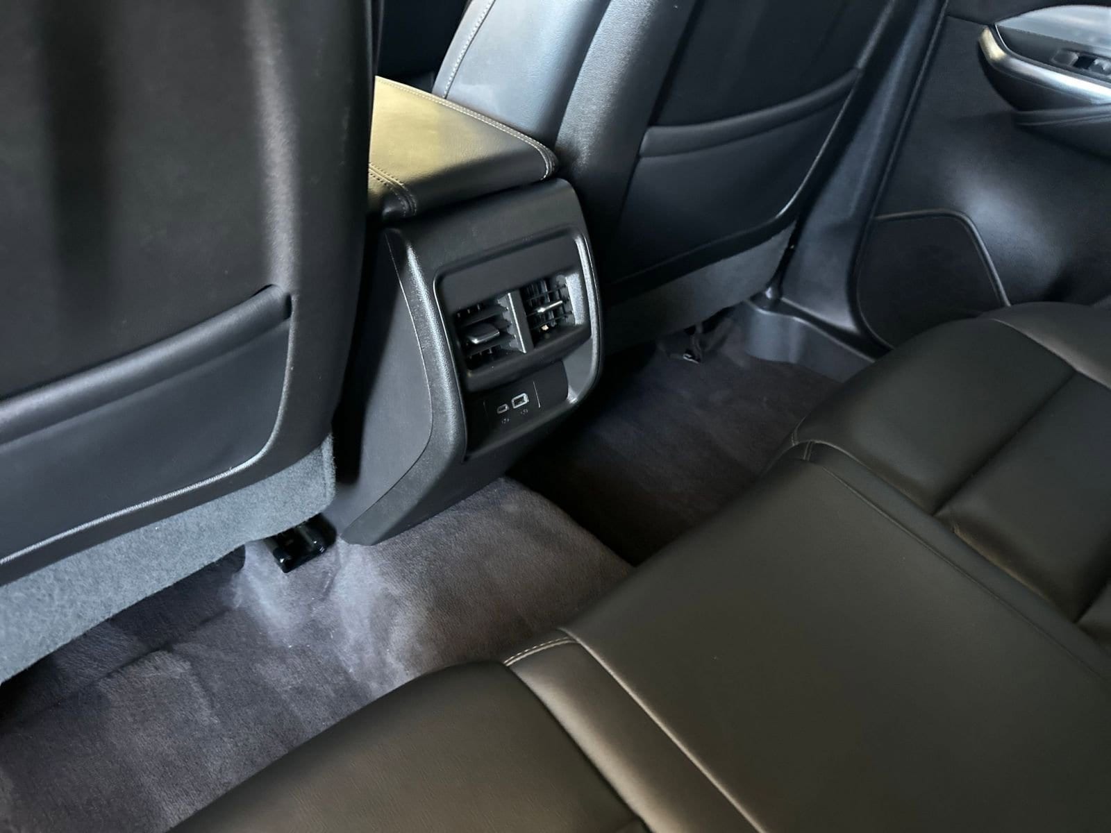 Thumbnail: 2023 Cadillac XT4 - 27