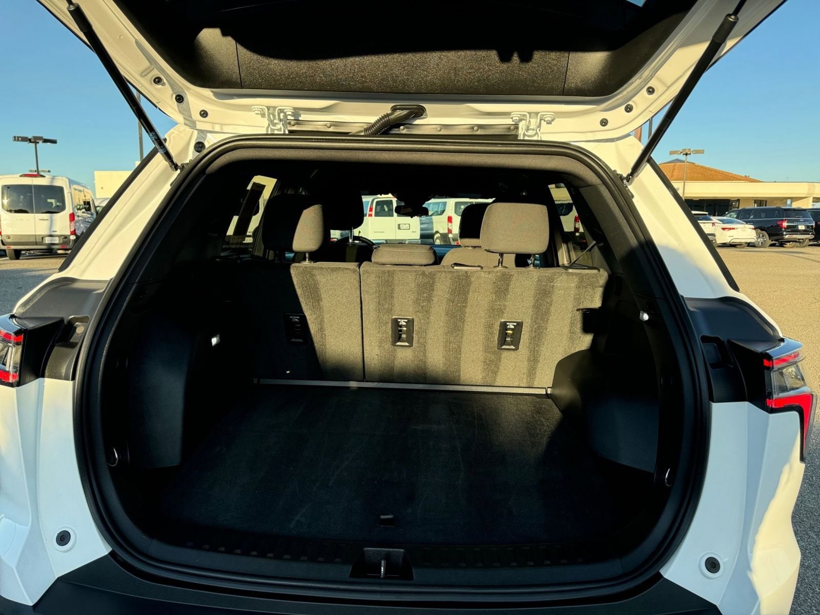 Thumbnail: 2025 Chevrolet Equinox - 31